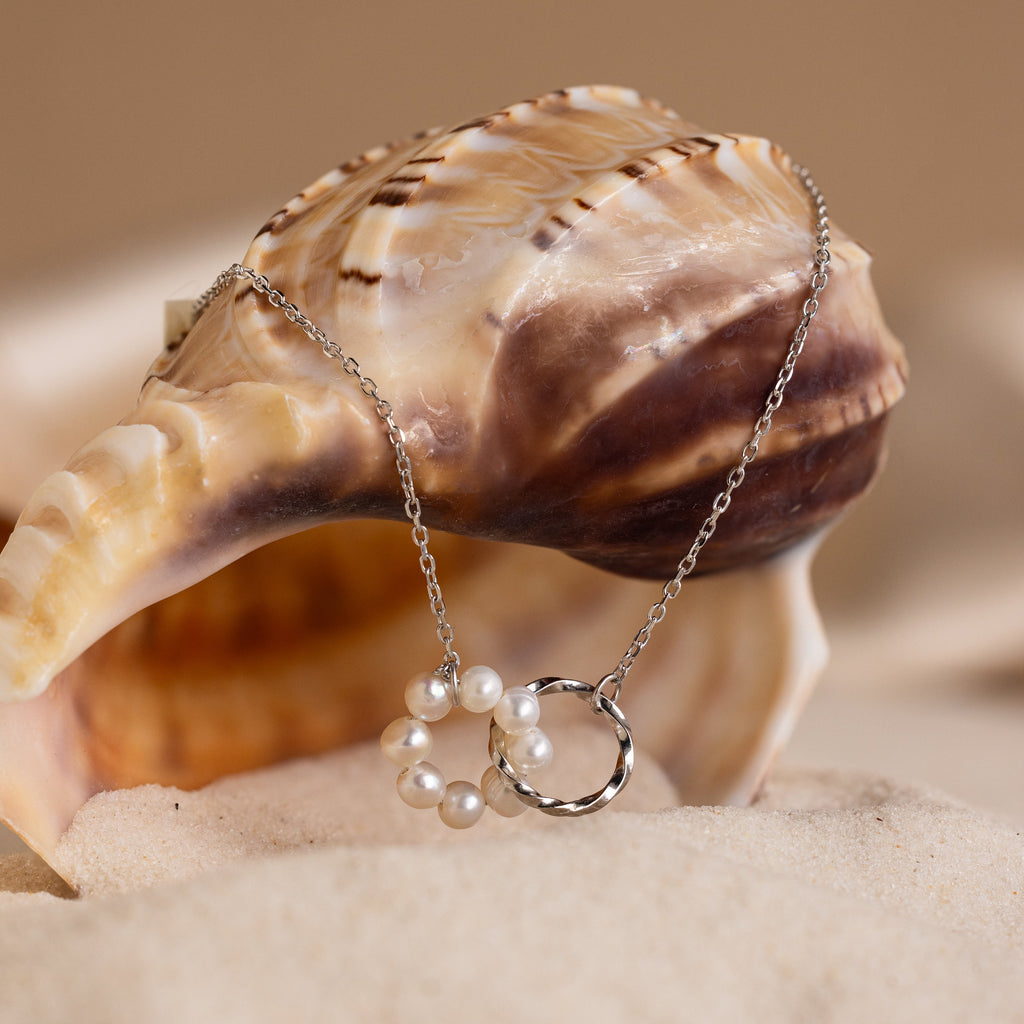 Interlocking Pearl Necklace