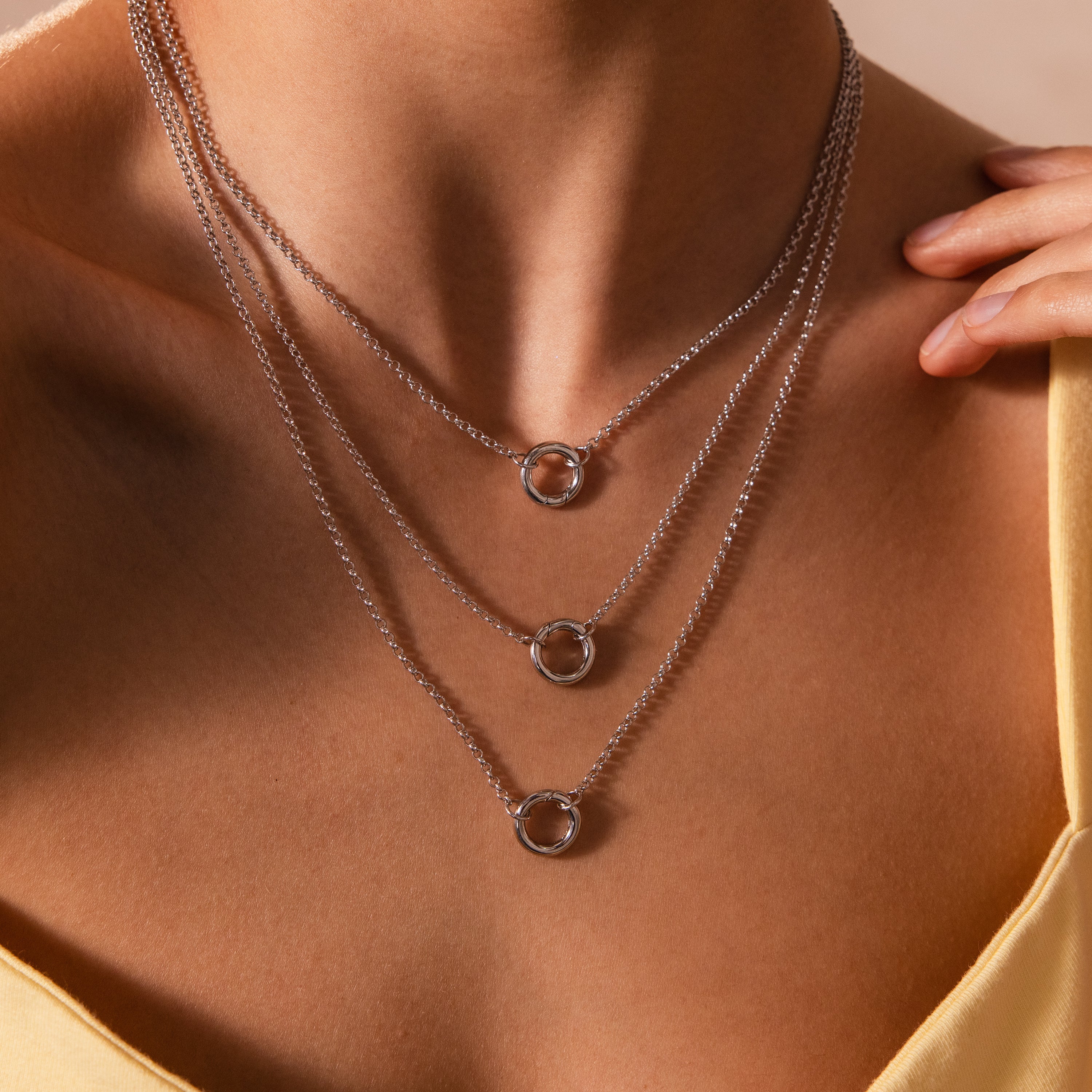 Cable Circle Charm Necklace