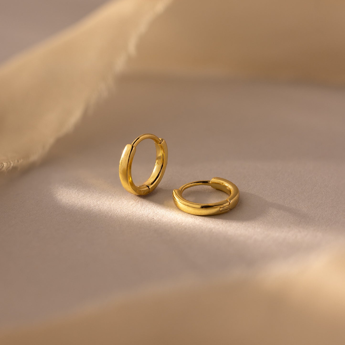 7mm Dainty Huggies