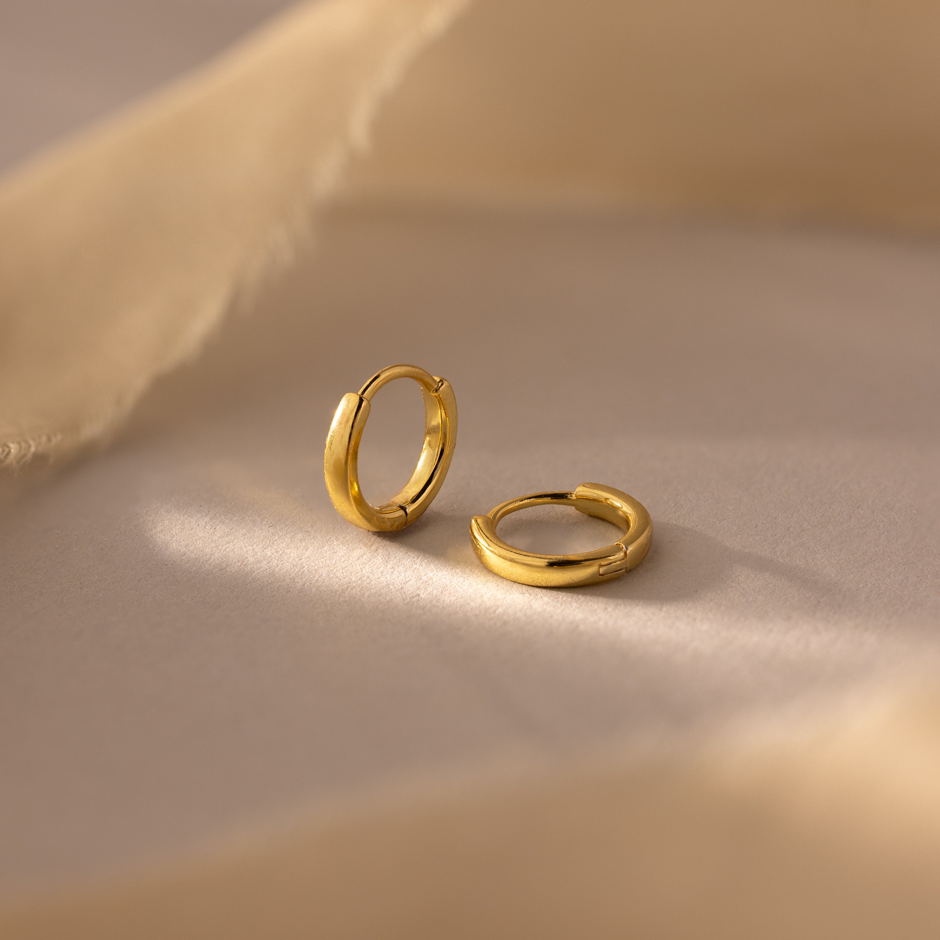 7mm Dainty Huggies