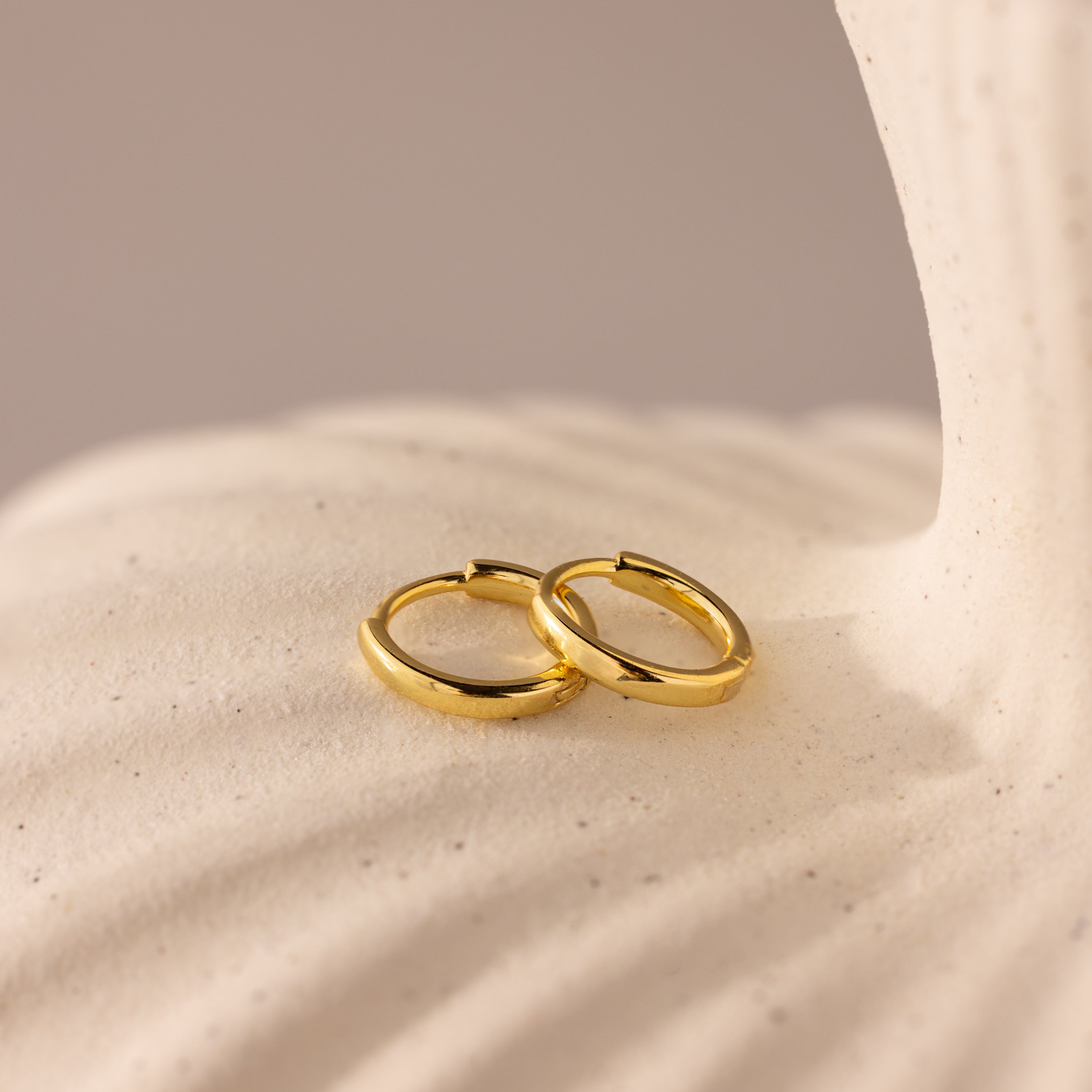 8mm Dainty Huggies