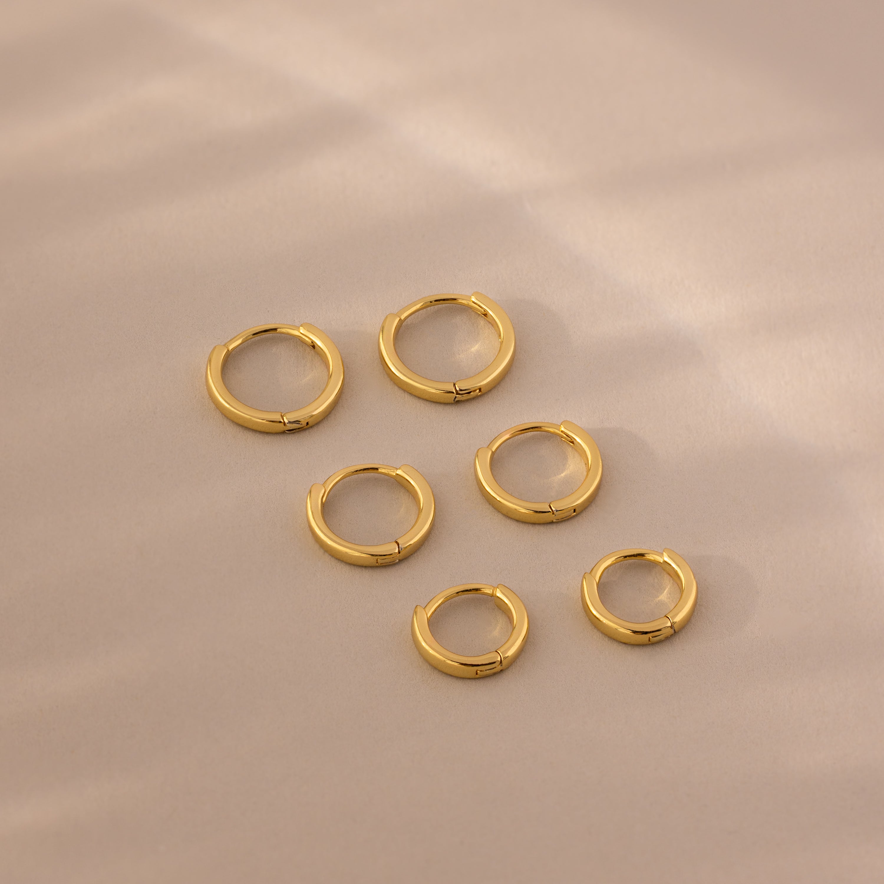 Dainty Huggies Set