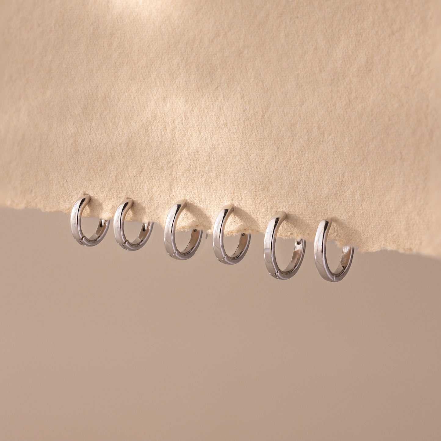 Dainty Huggies Set