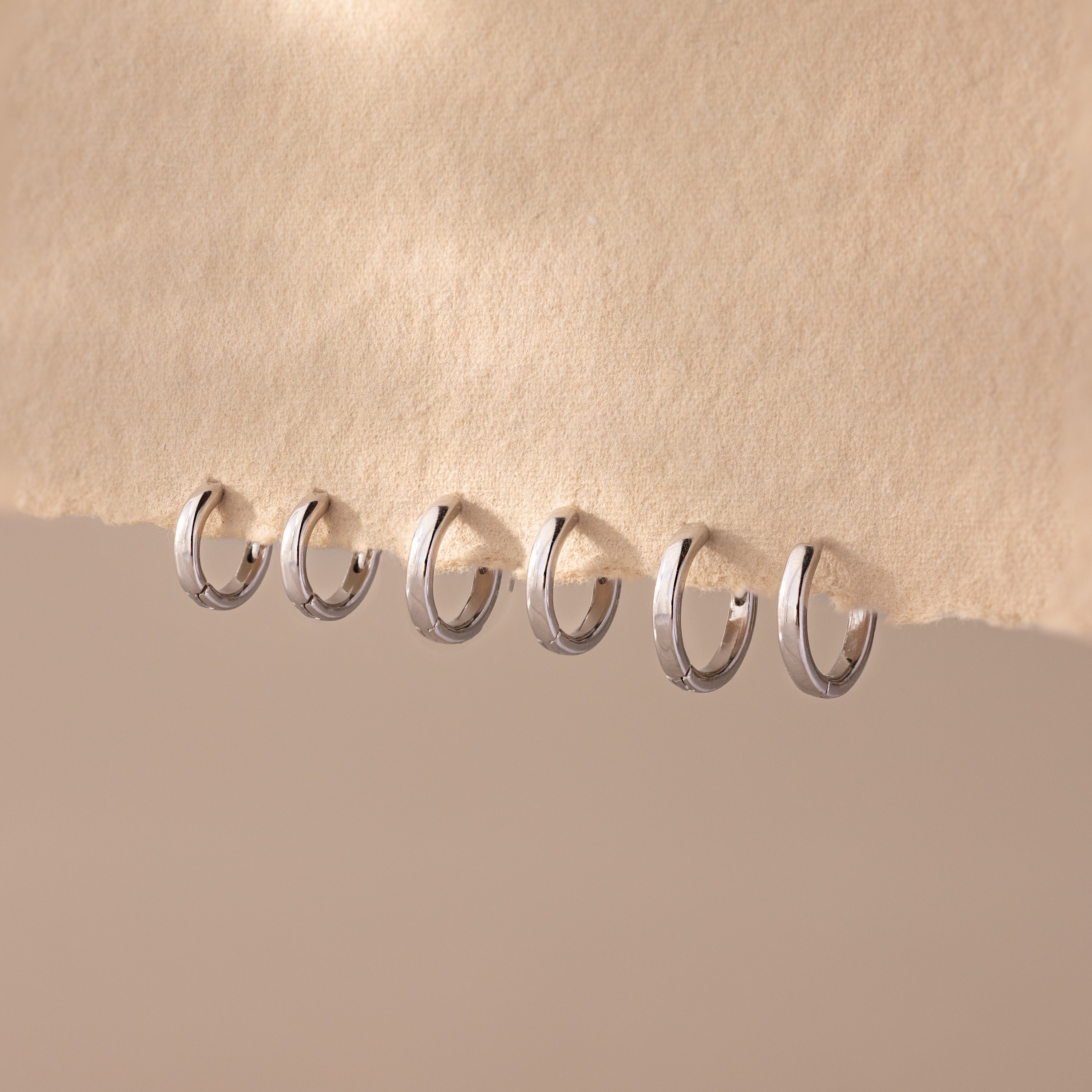 Dainty Huggies Set