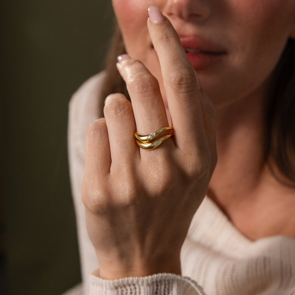 Zen Gemstone Curve Ring