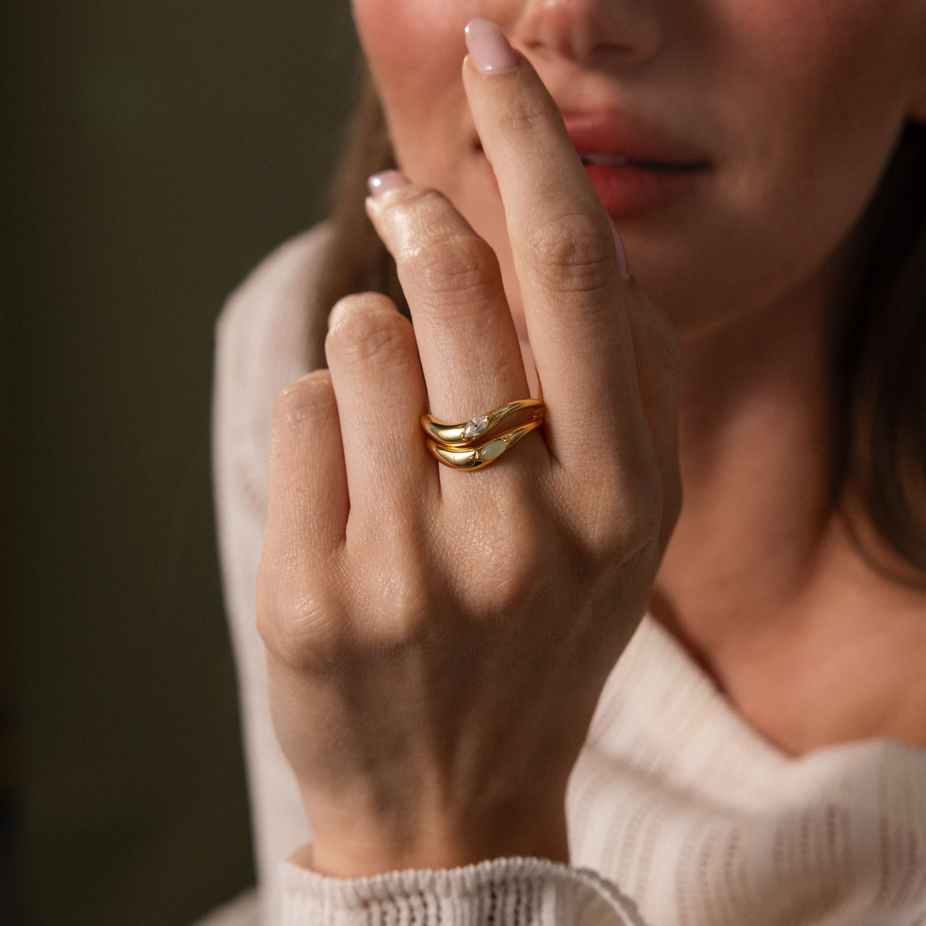 Zen Gemstone Curve Ring