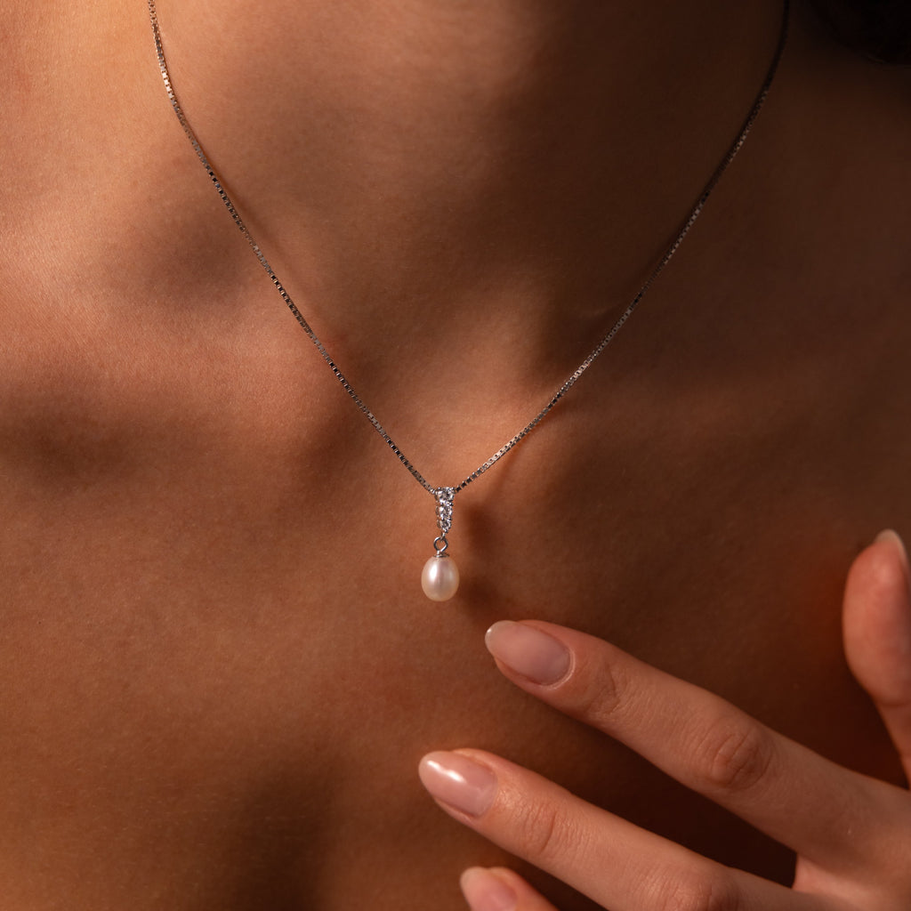 Diamond Pearl Droplet Necklace