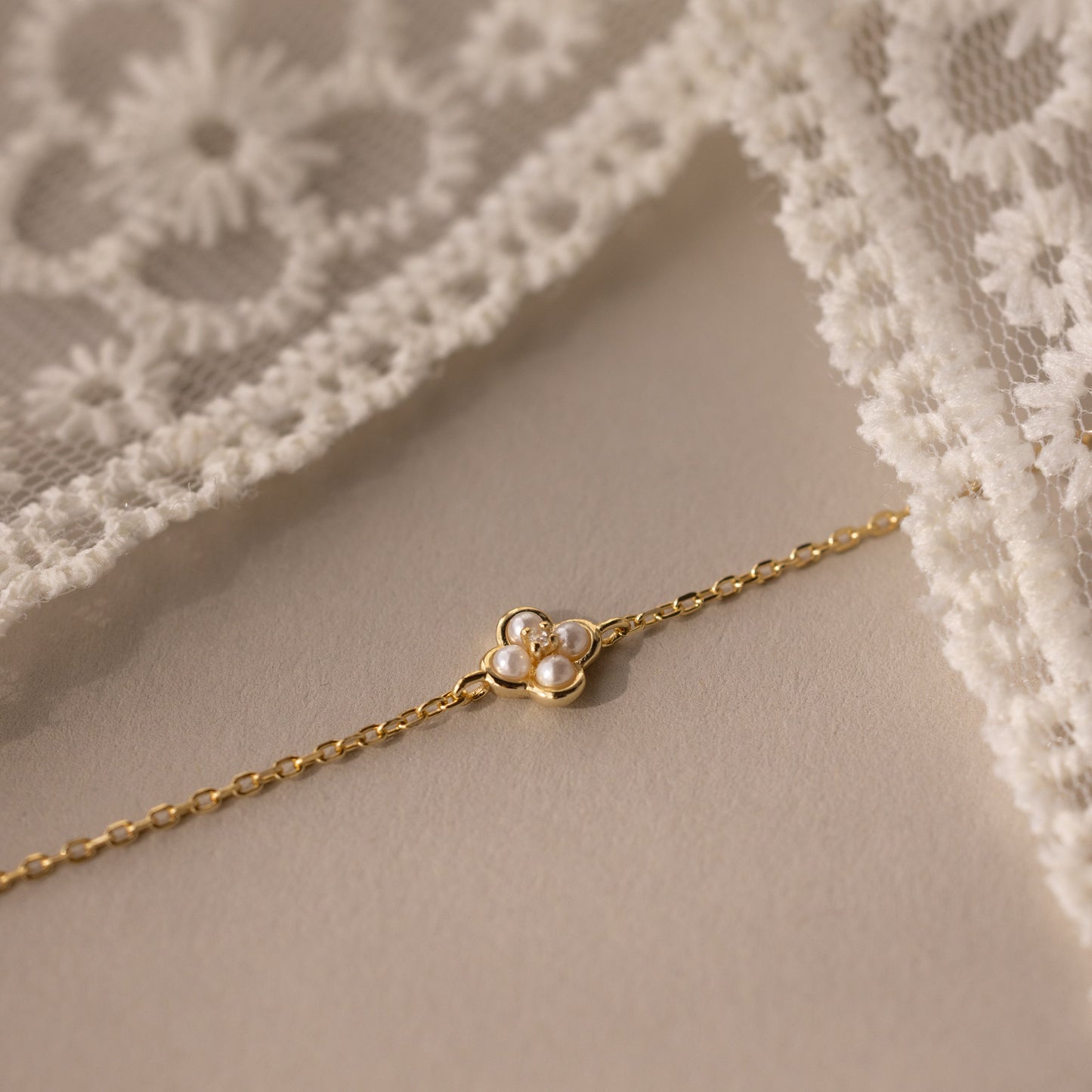 Rounded Pearl Flower Bracelet