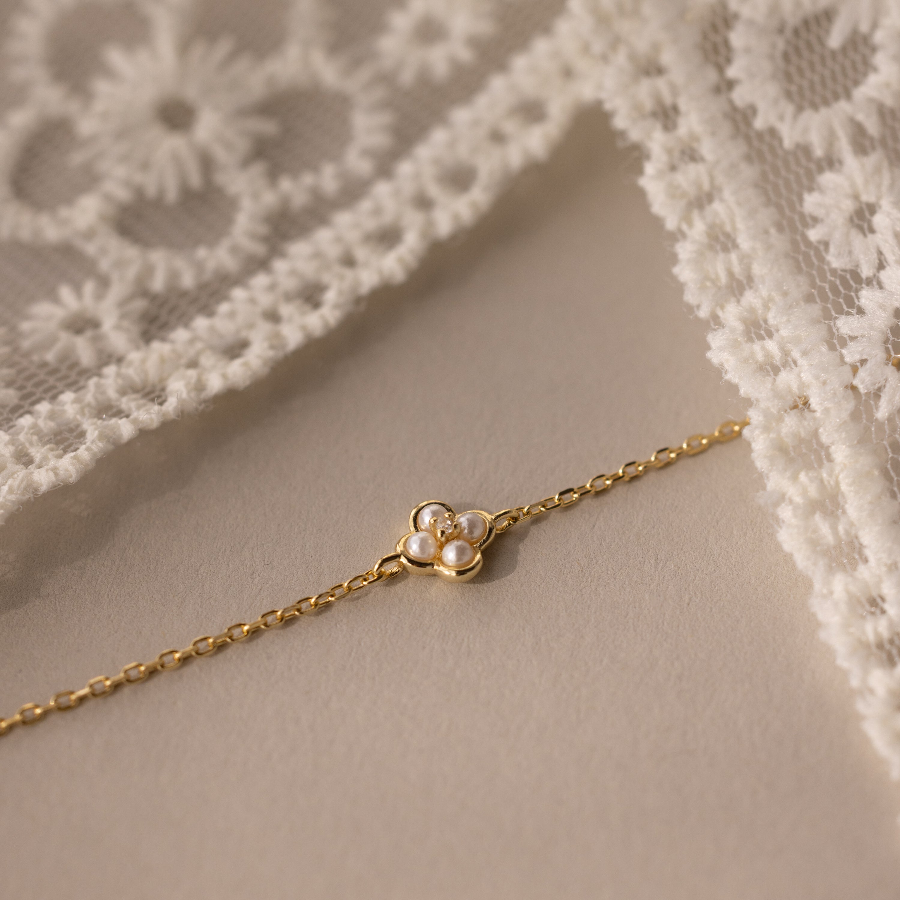 Rounded Pearl Flower Bracelet