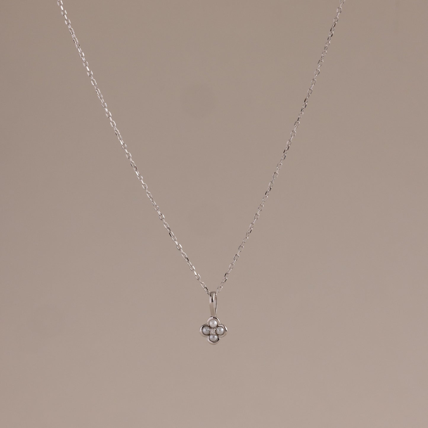 Rounded Pearl Flower Necklace