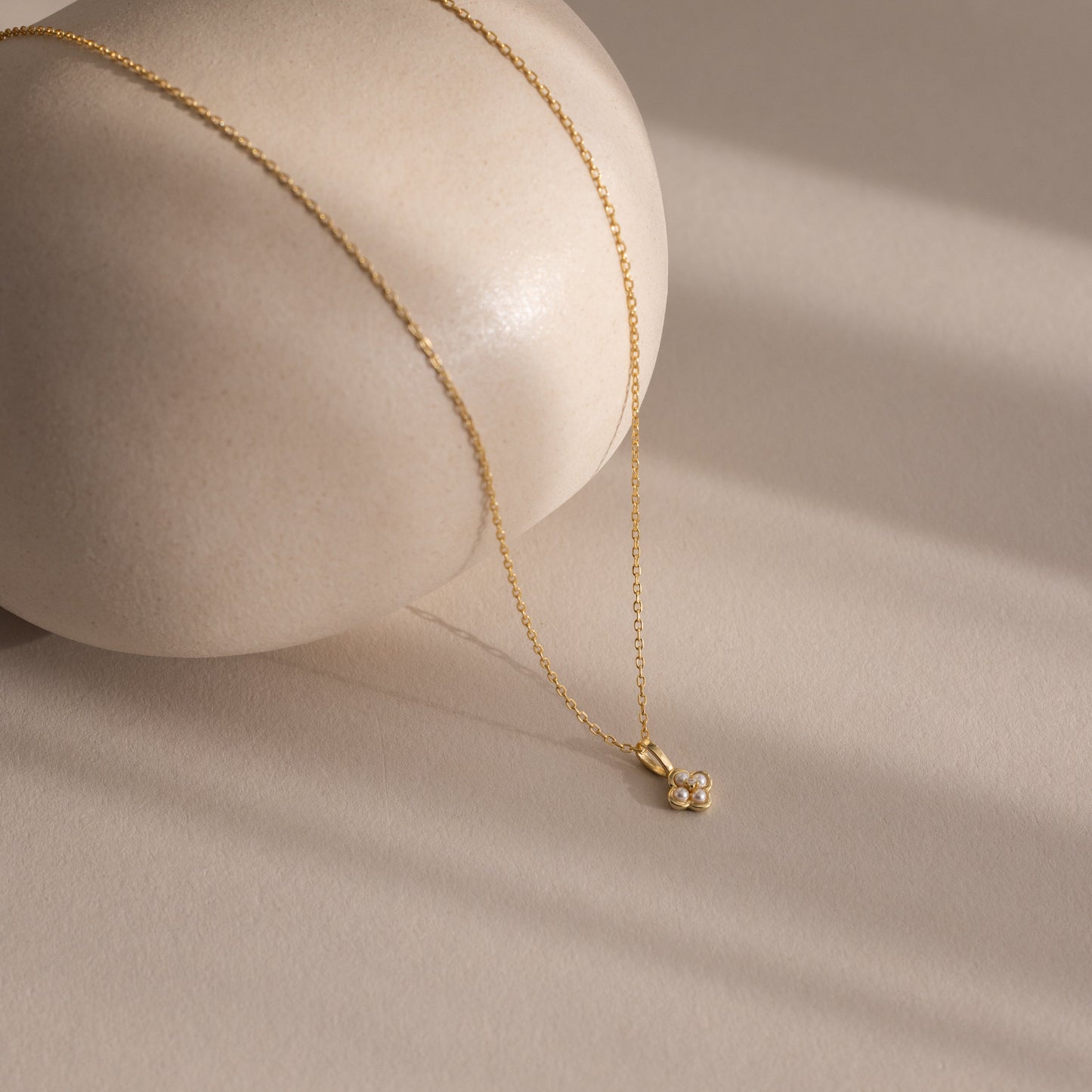Rounded Pearl Flower Necklace