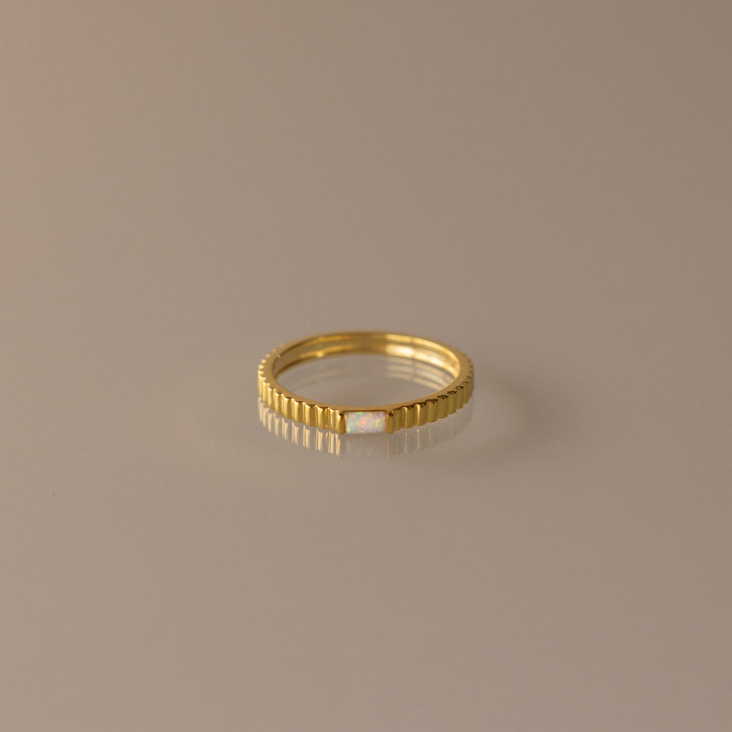 Dainty Ribbed Birthstone Ring