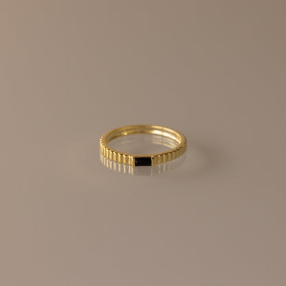 Dainty Ribbed Birthstone Ring