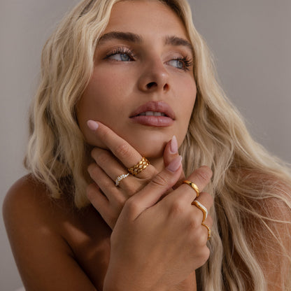 Diamond Curve Cluster Ring