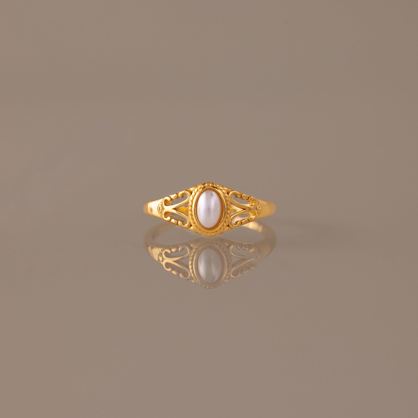 Vintage Oval Pearl Signet Ring