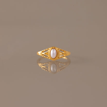 Vintage Oval Pearl Signet Ring