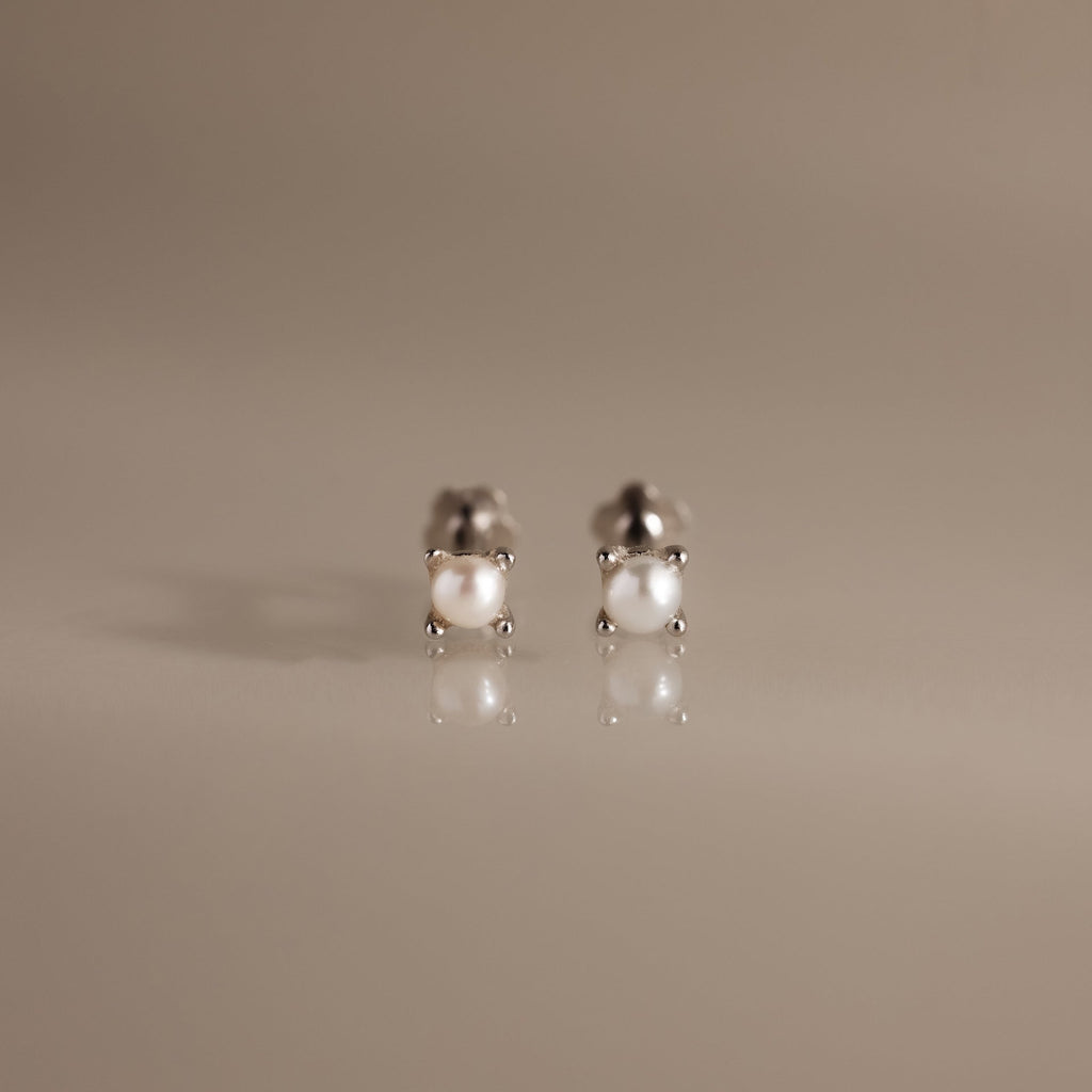 Baby Venus Flatback Studs