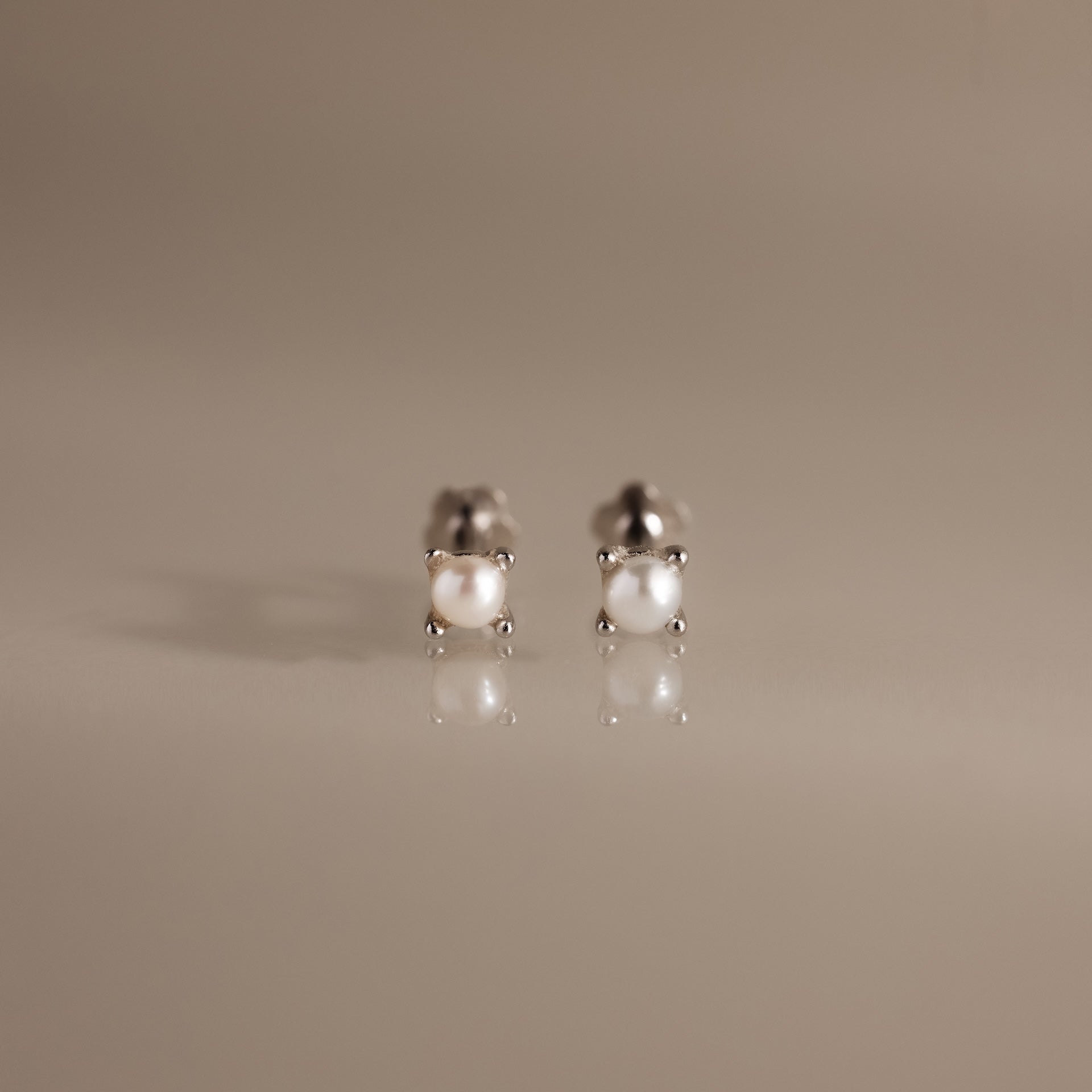 Baby Venus Flatback Studs