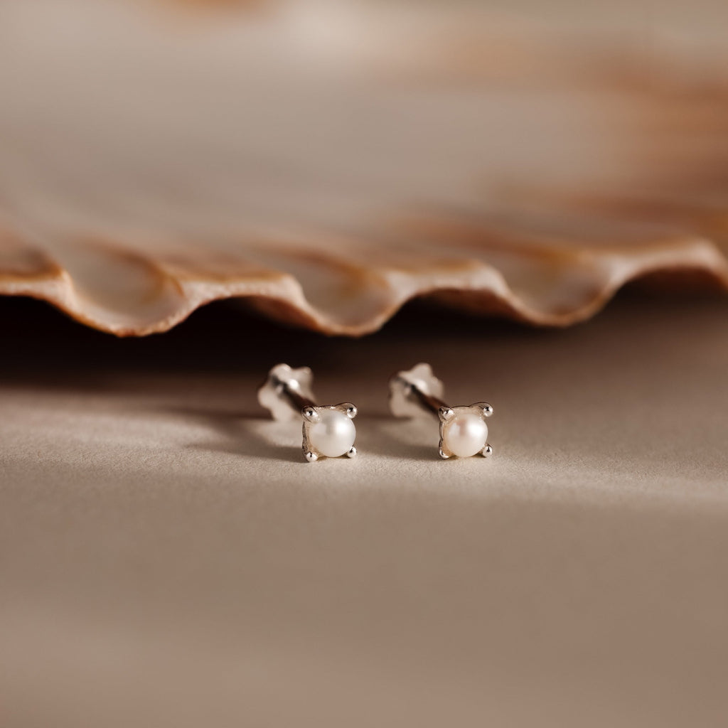 Baby Venus Flatback Studs