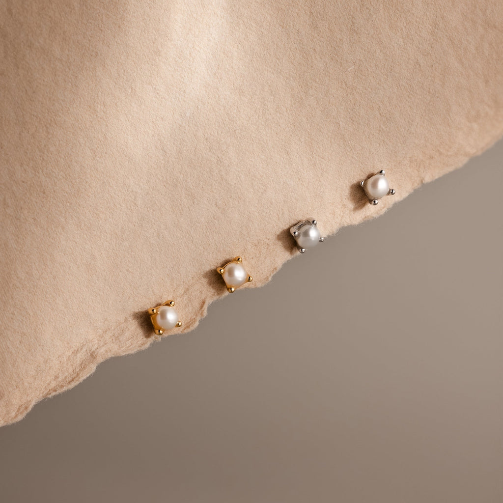 Baby Venus Flatback Studs