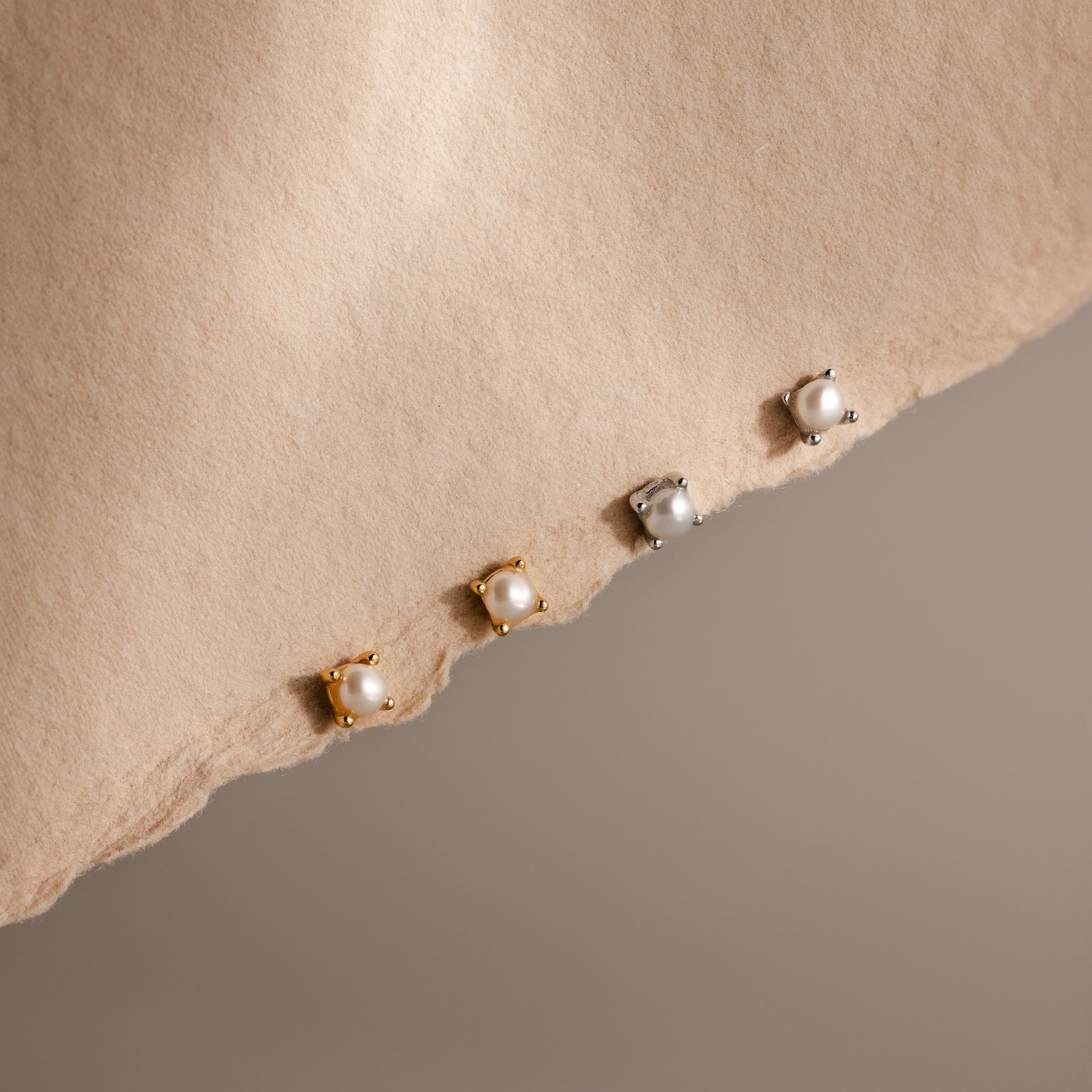 Baby Venus Flatback Studs