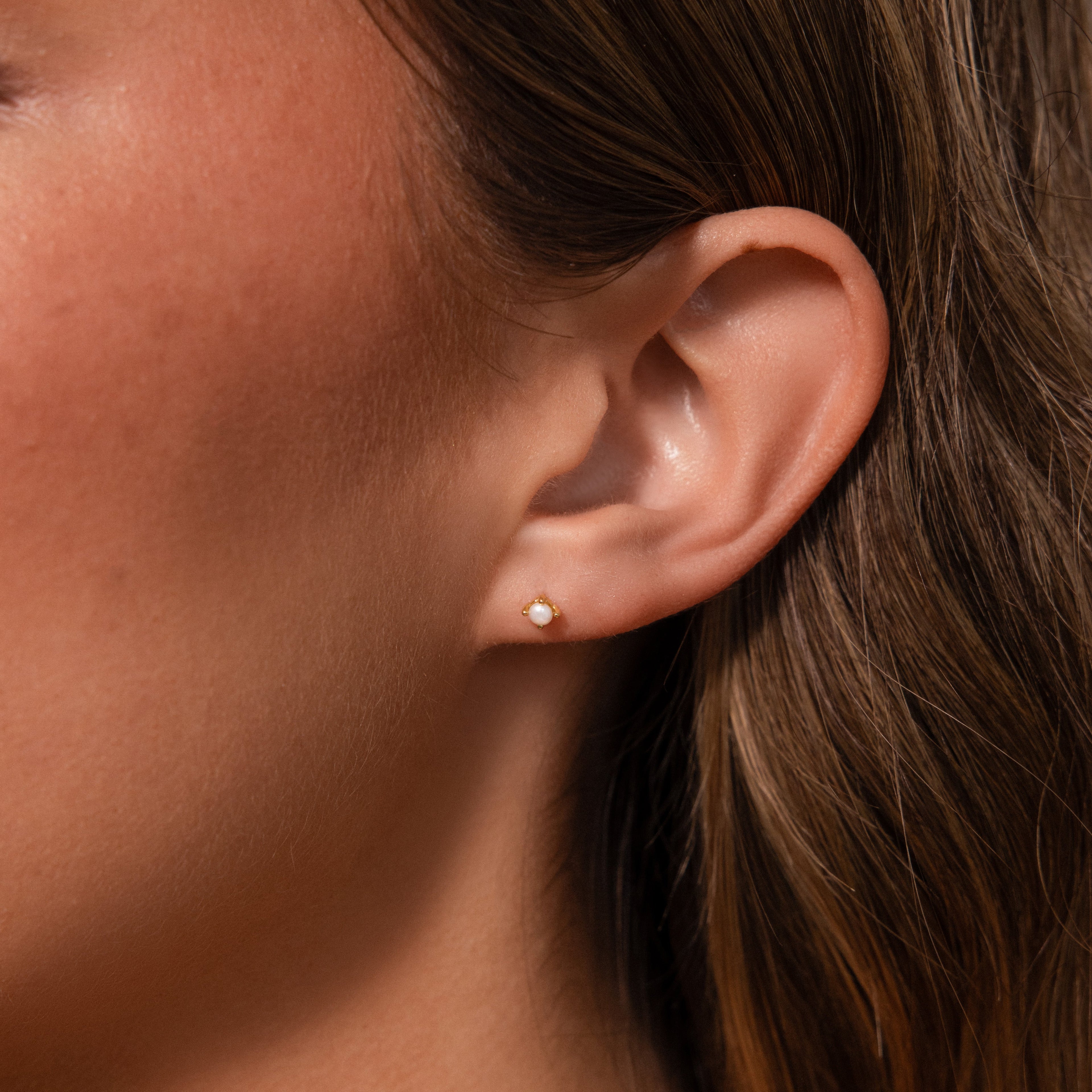 Baby Venus Flatback Studs