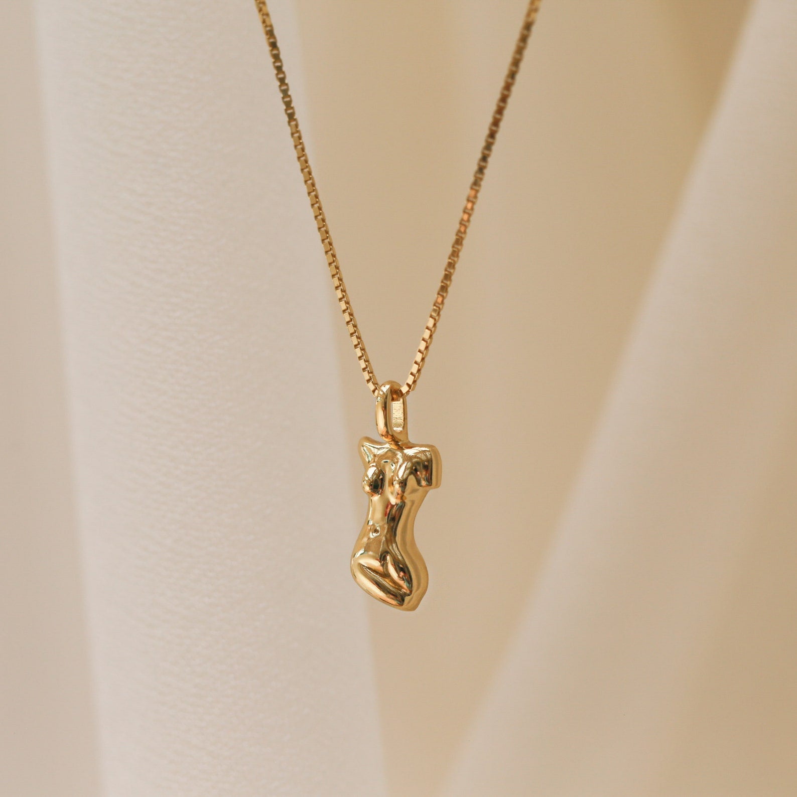 Kinn Body Necklace in 18K Gold