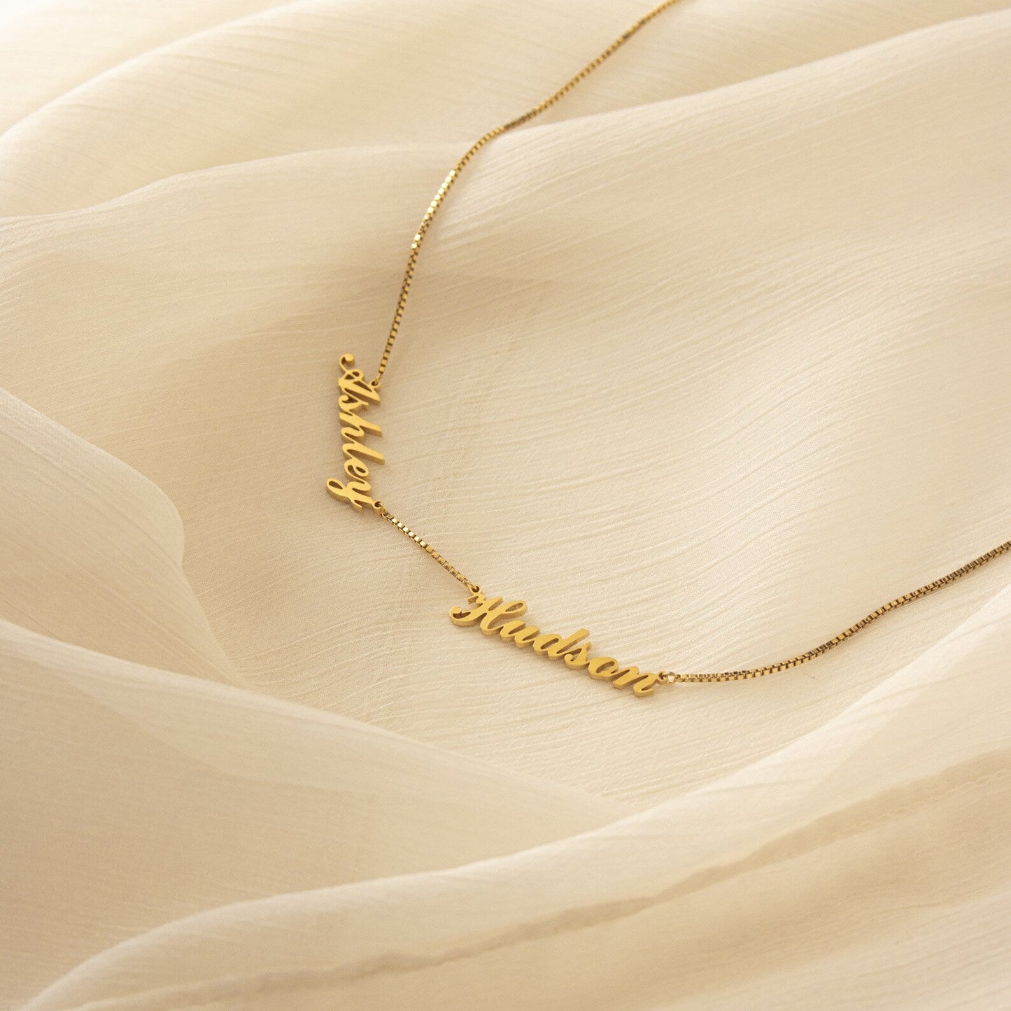 Carrie Box Chain Multiple Name Necklace