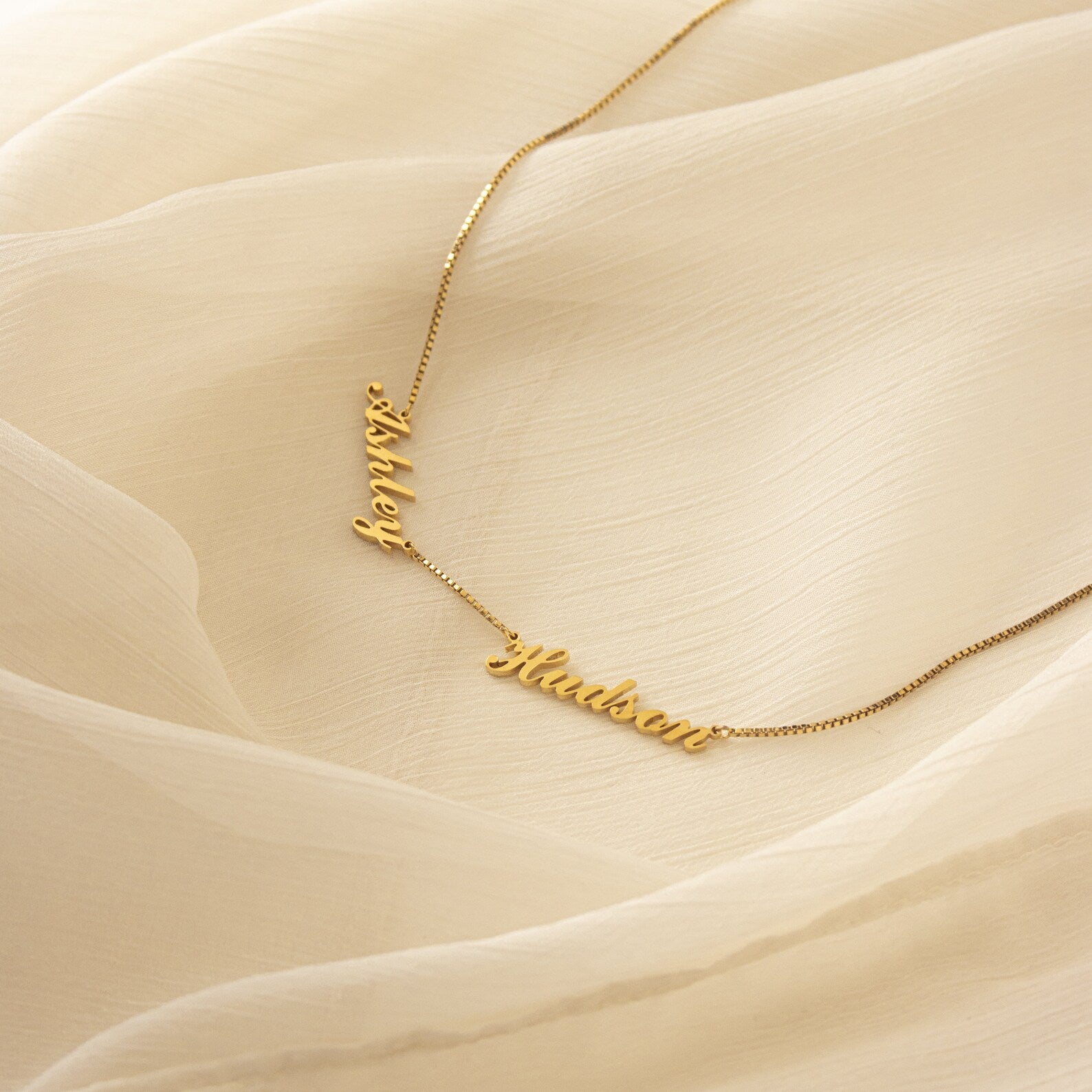 Carrie Box Chain Multiple Name Necklace