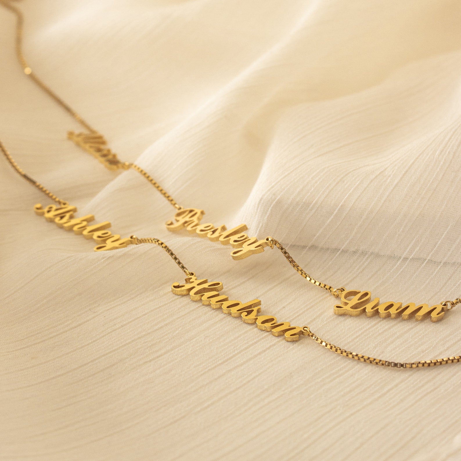 Carrie Box Chain Multiple Name Necklace