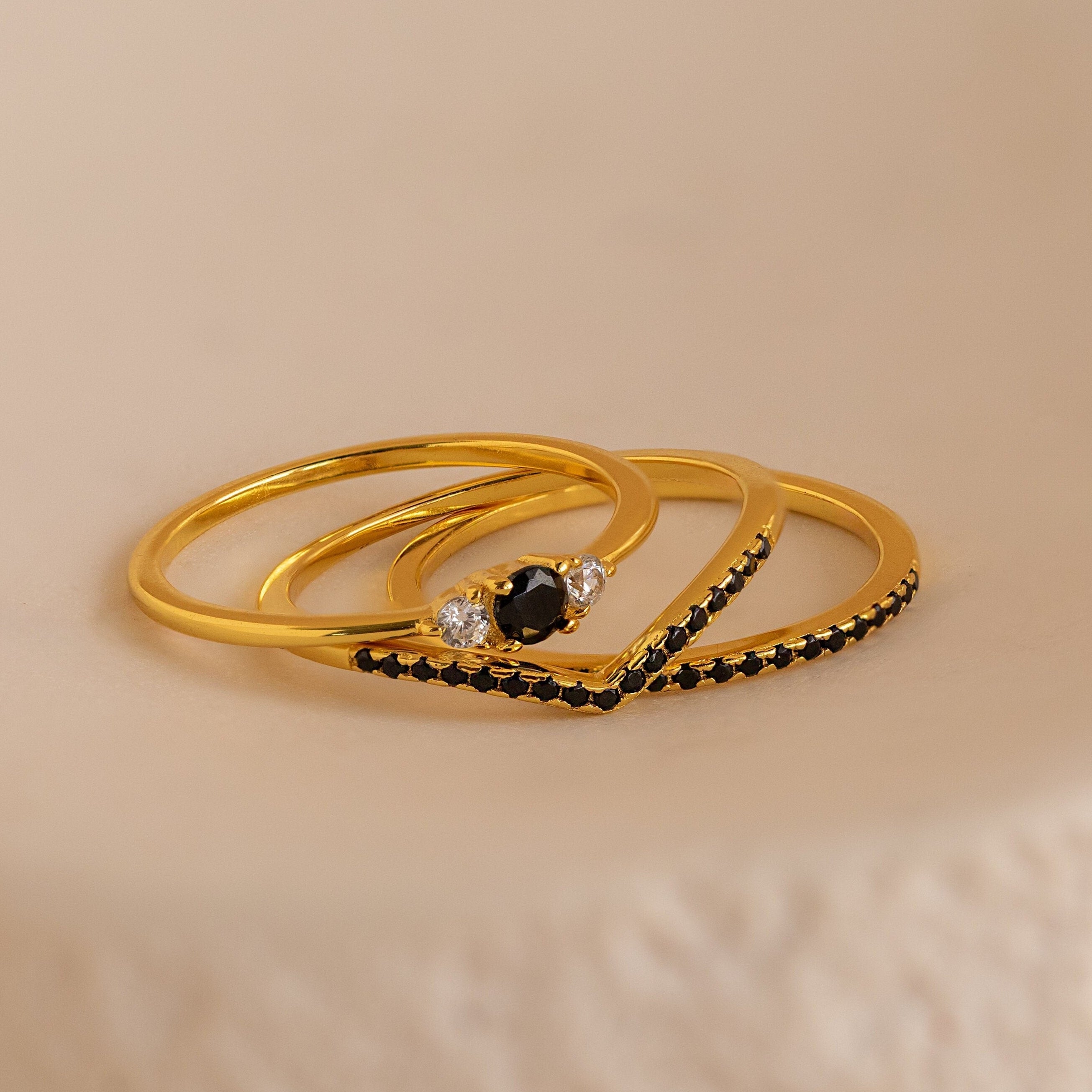 Black Curve Ring Set