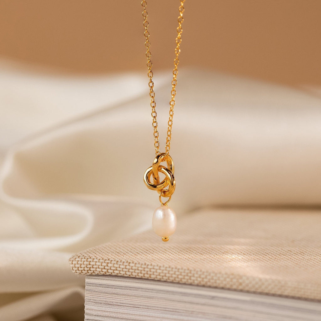 Dainty Knot Pearl Necklace