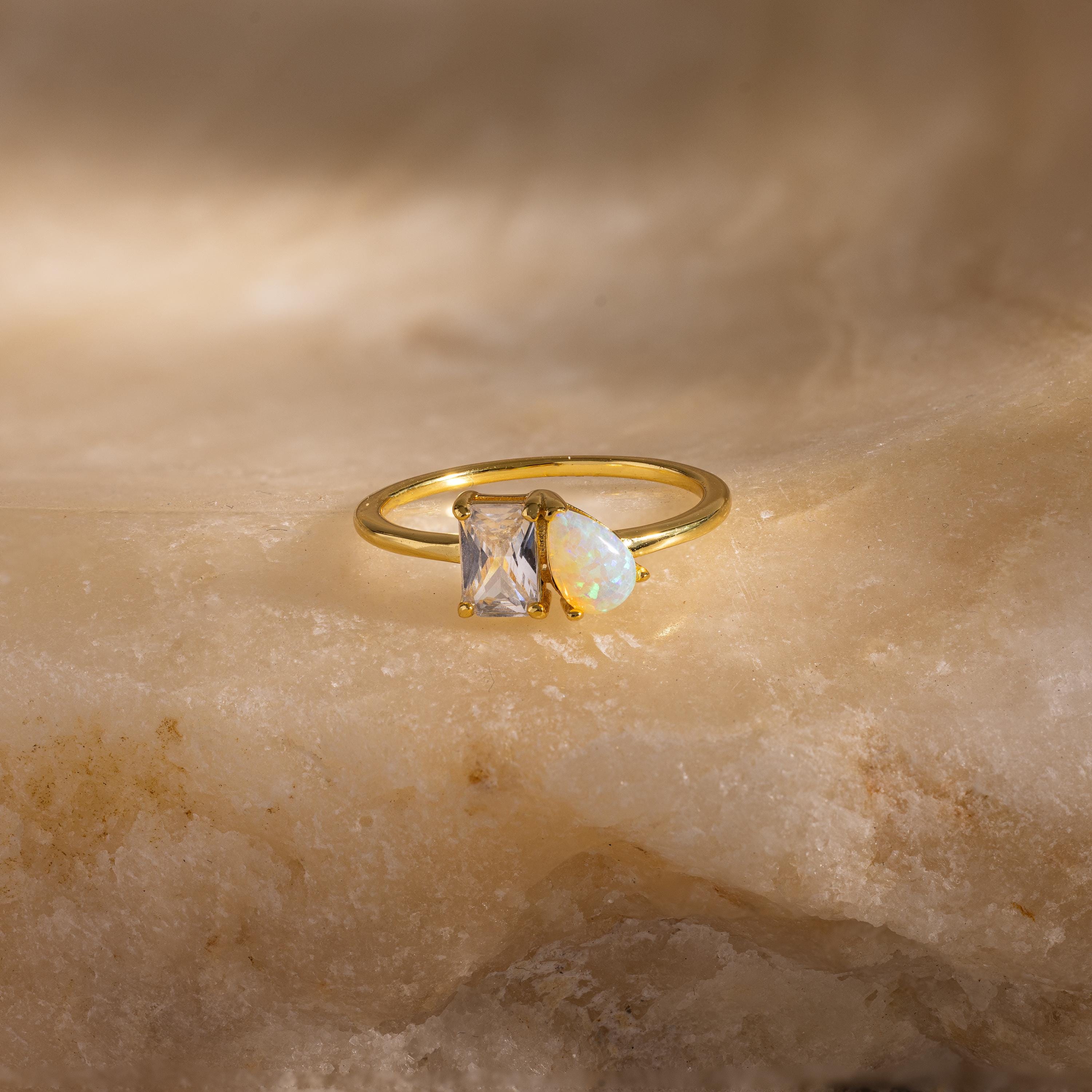Opal Diamond Toi et Moi Ring