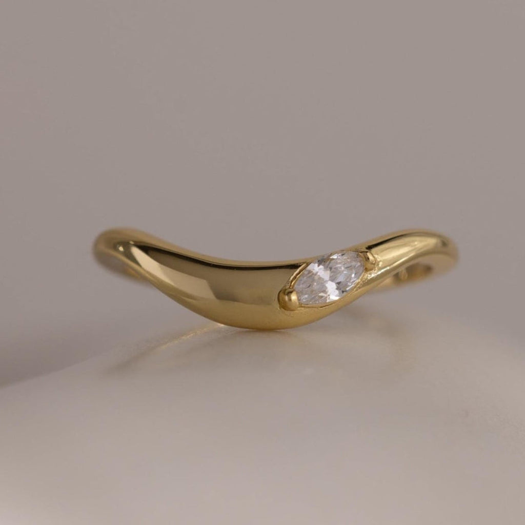 Zen Diamond Curve Ring