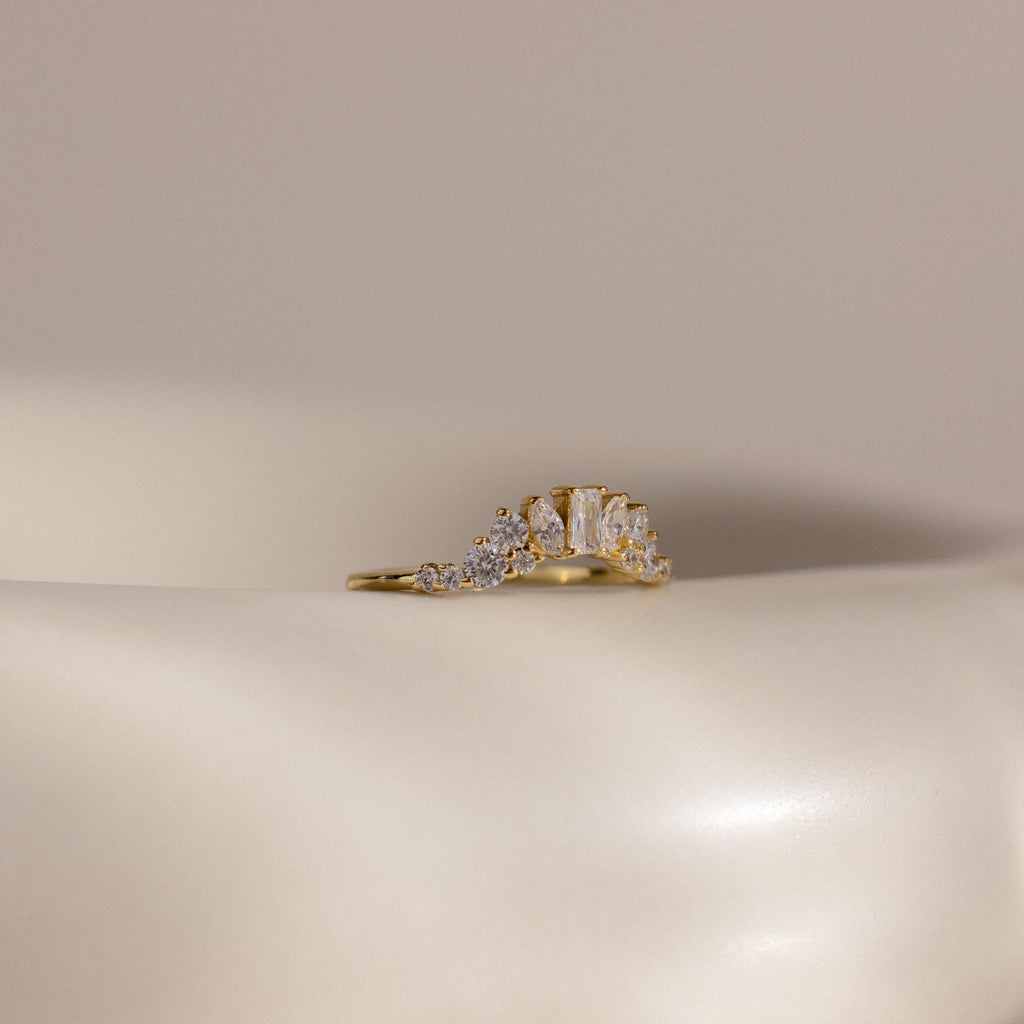 Diamond Curve Cluster Ring
