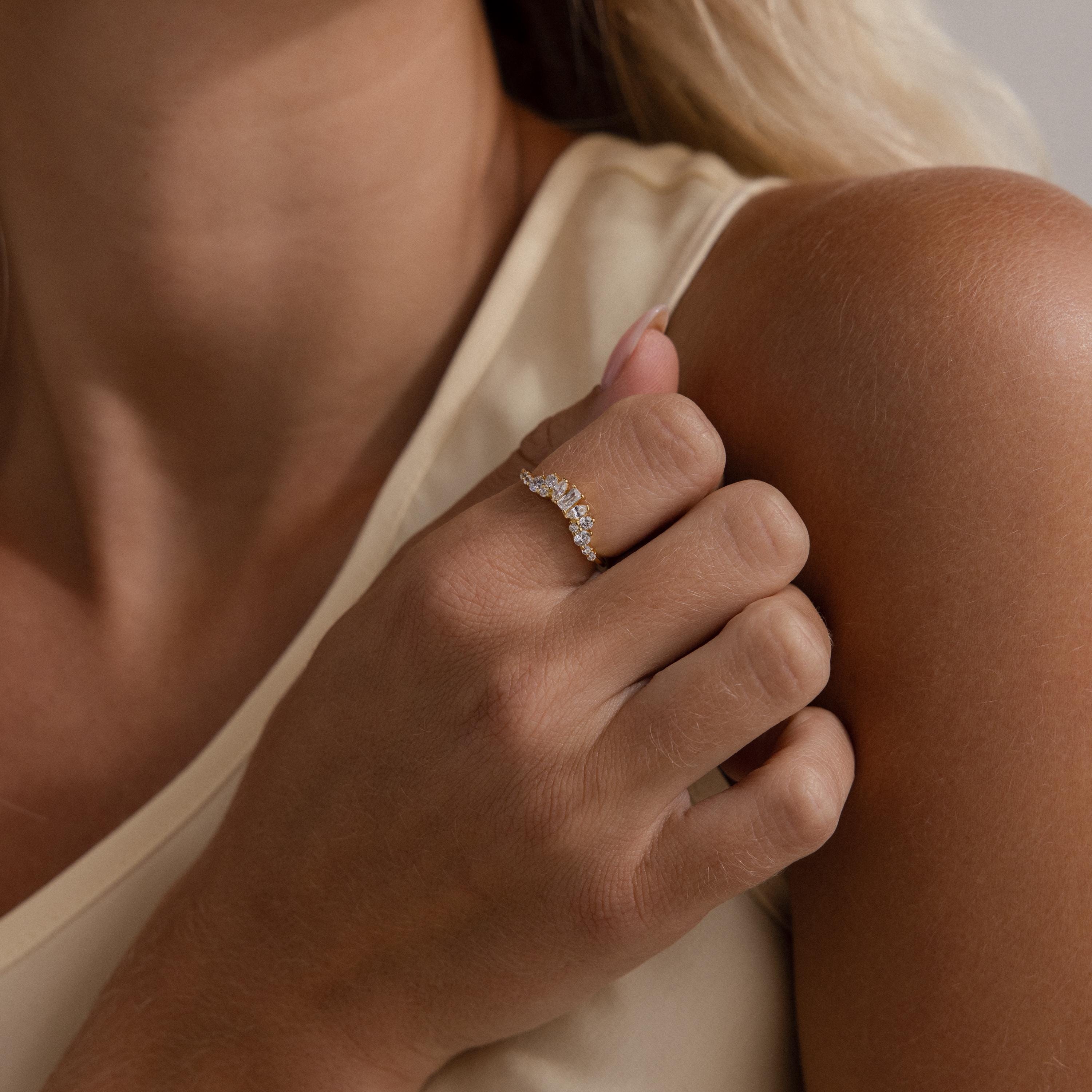 Diamond Curve Cluster Ring