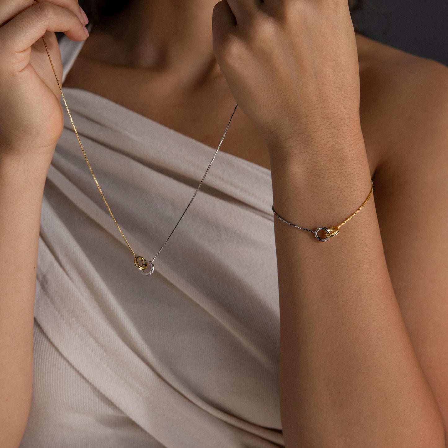 Interlocking Circles Necklace and Bracelet Set