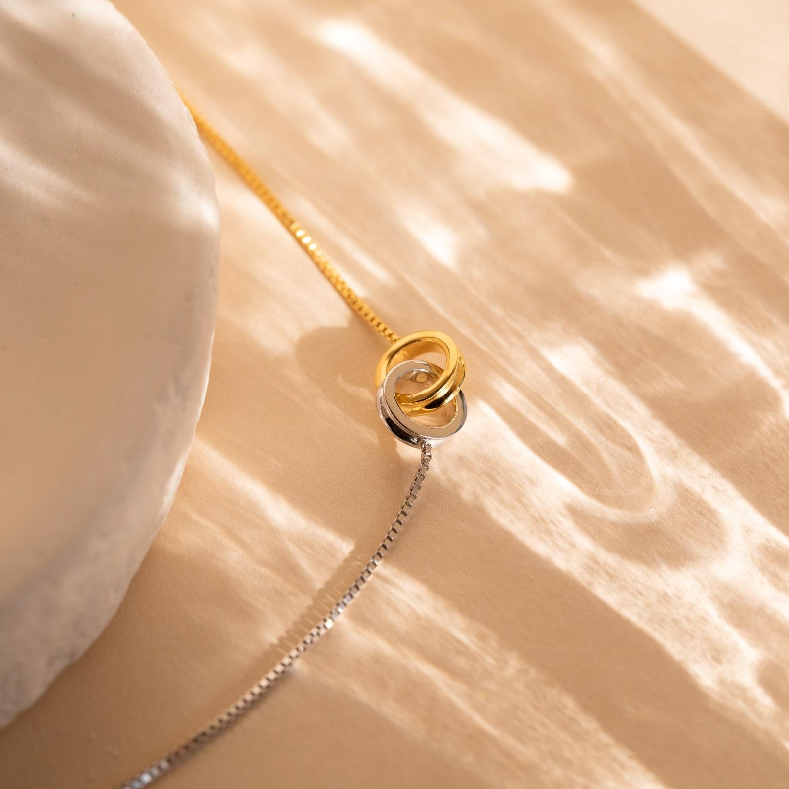 Interlocking Circles Necklace and Bracelet Set