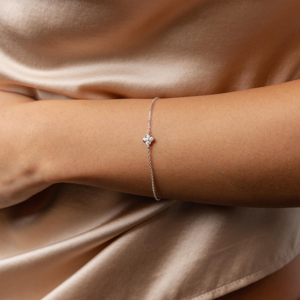 Rounded Pearl Flower Bracelet