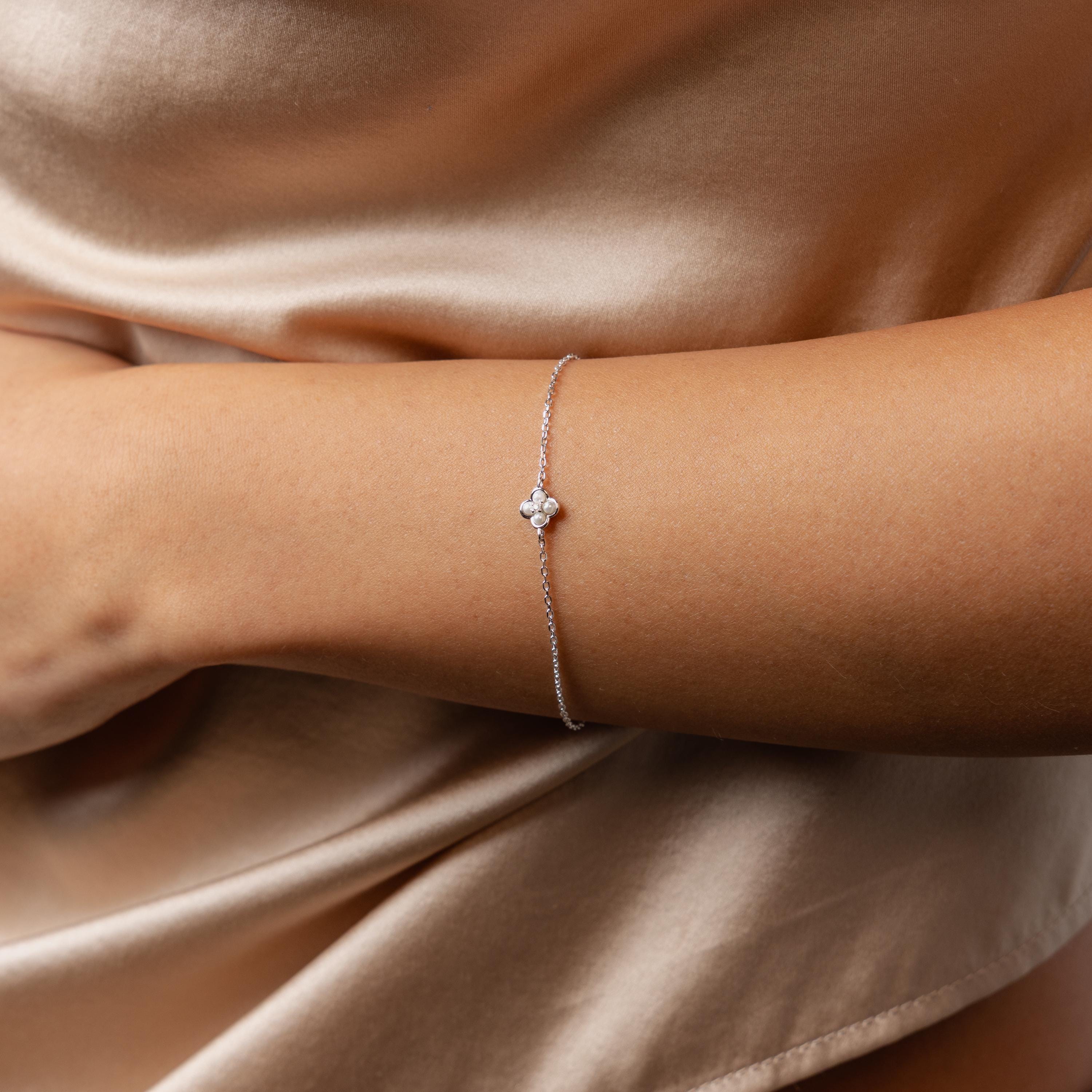 Rounded Pearl Flower Bracelet