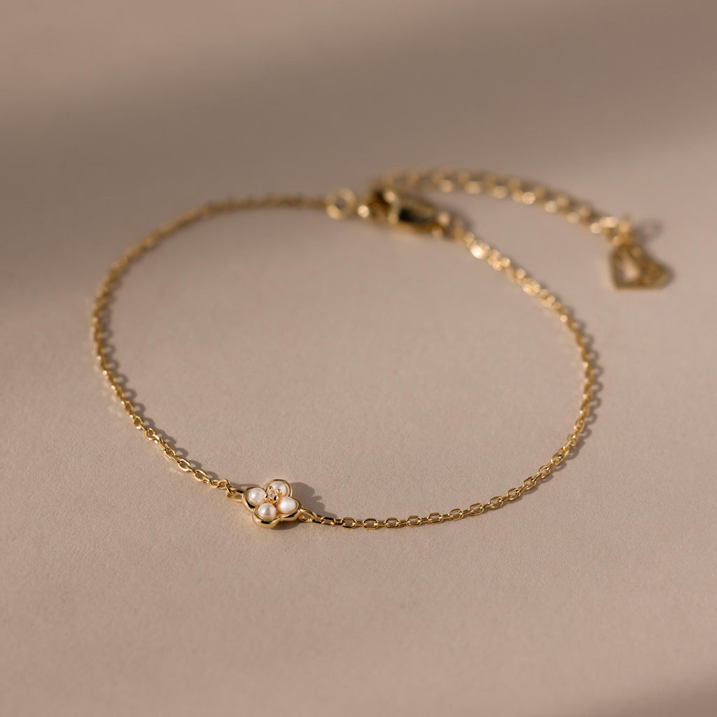 Rounded Pearl Flower Bracelet
