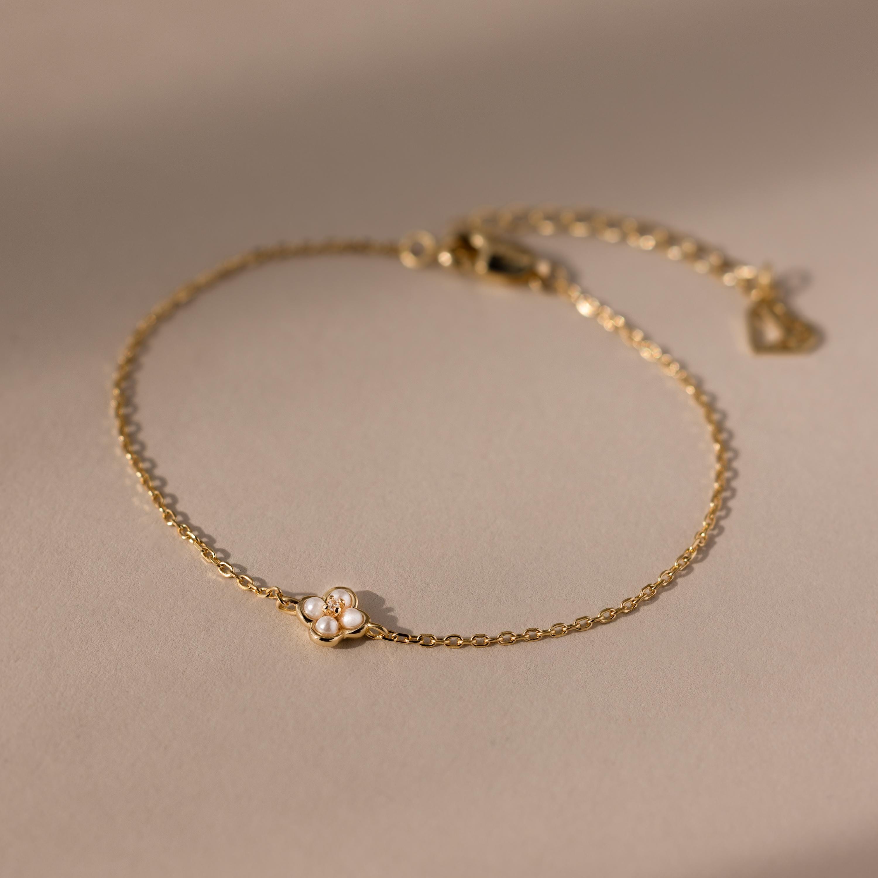 Rounded Pearl Flower Bracelet