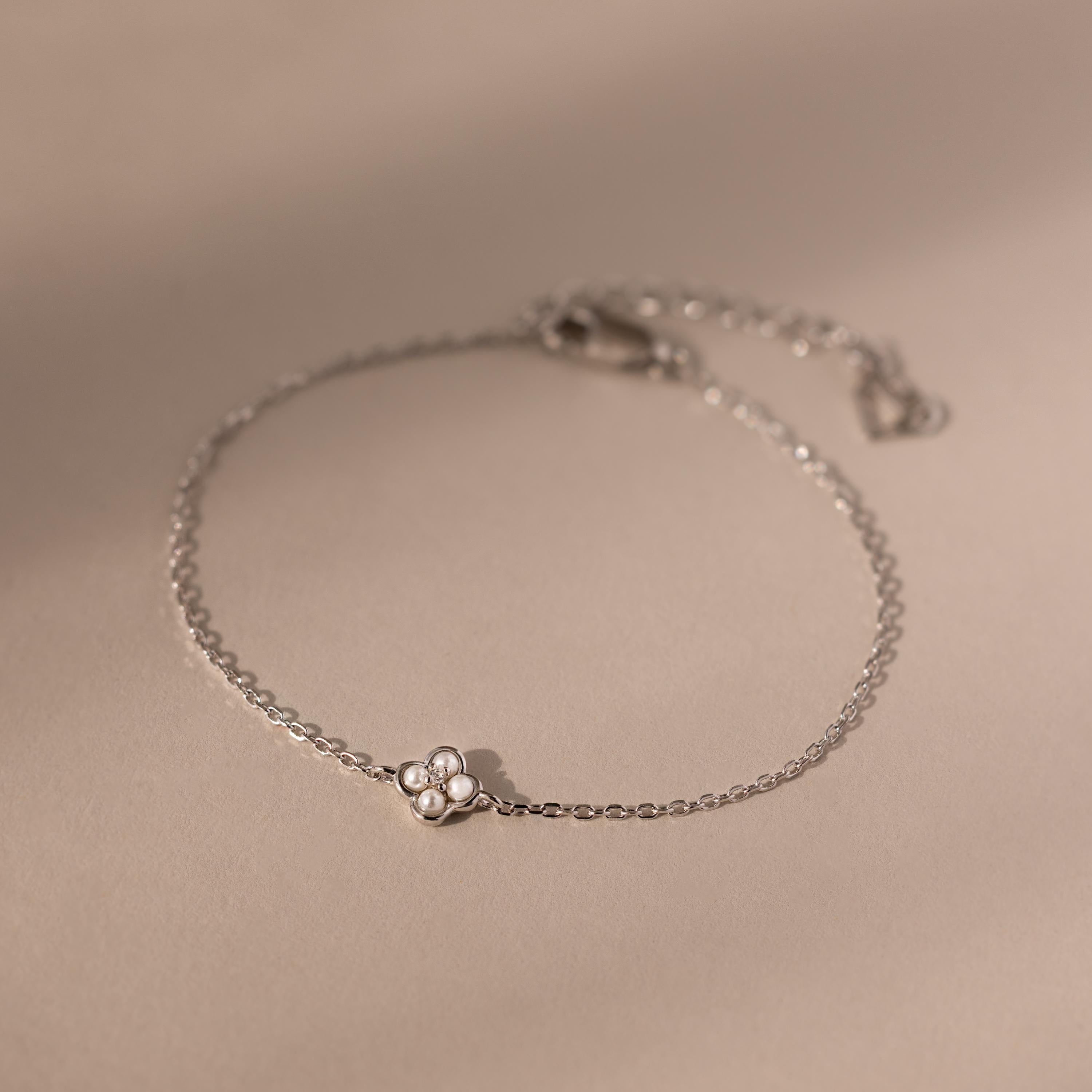 Rounded Pearl Flower Bracelet
