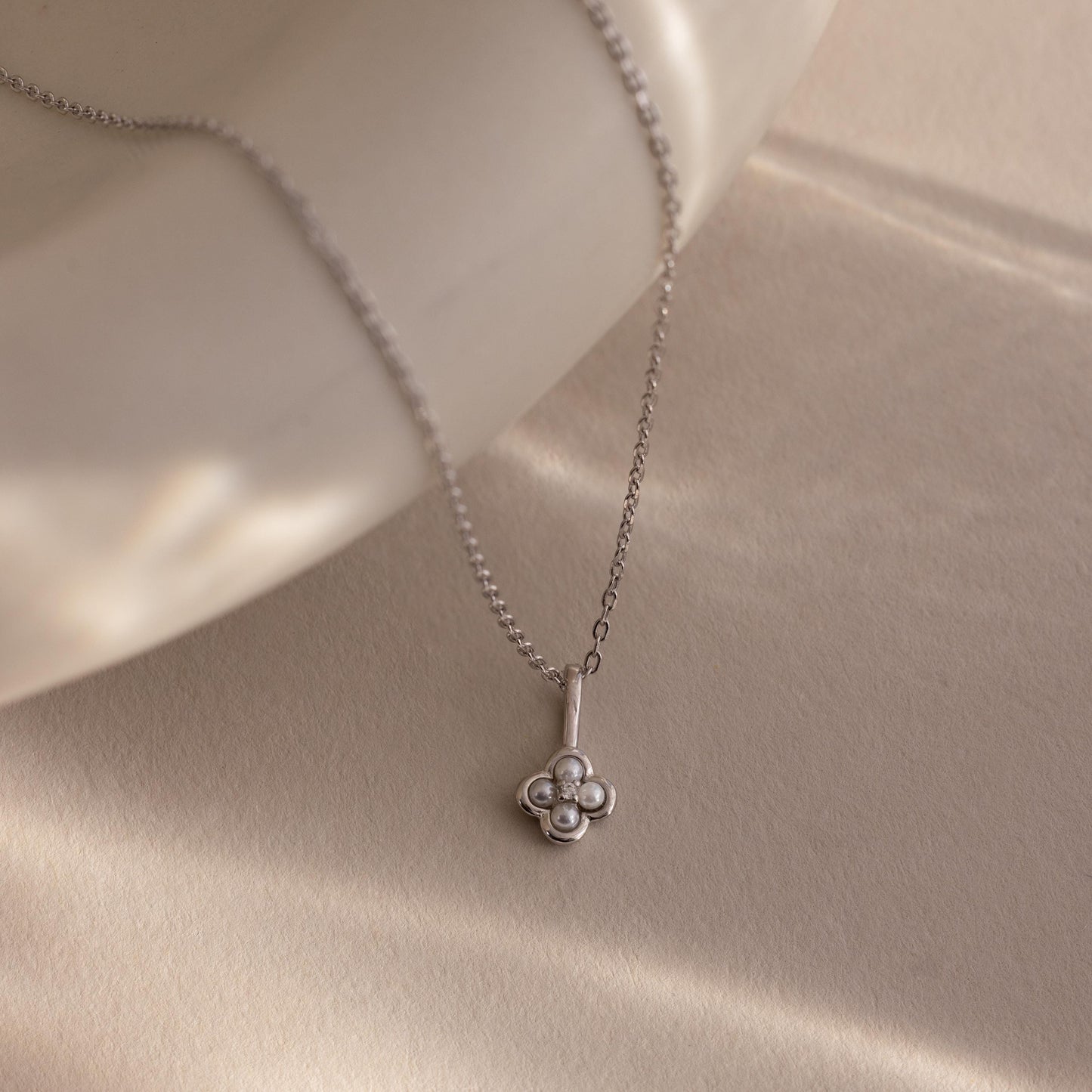 Rounded Pearl Flower Necklace
