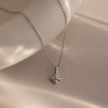 Rounded Pearl Flower Necklace