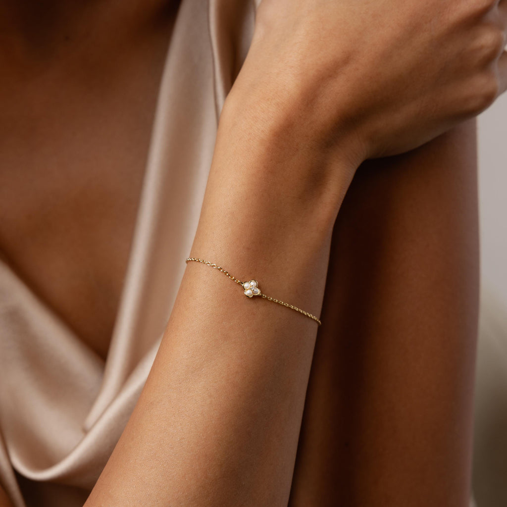 Rounded Pearl Flower Bracelet