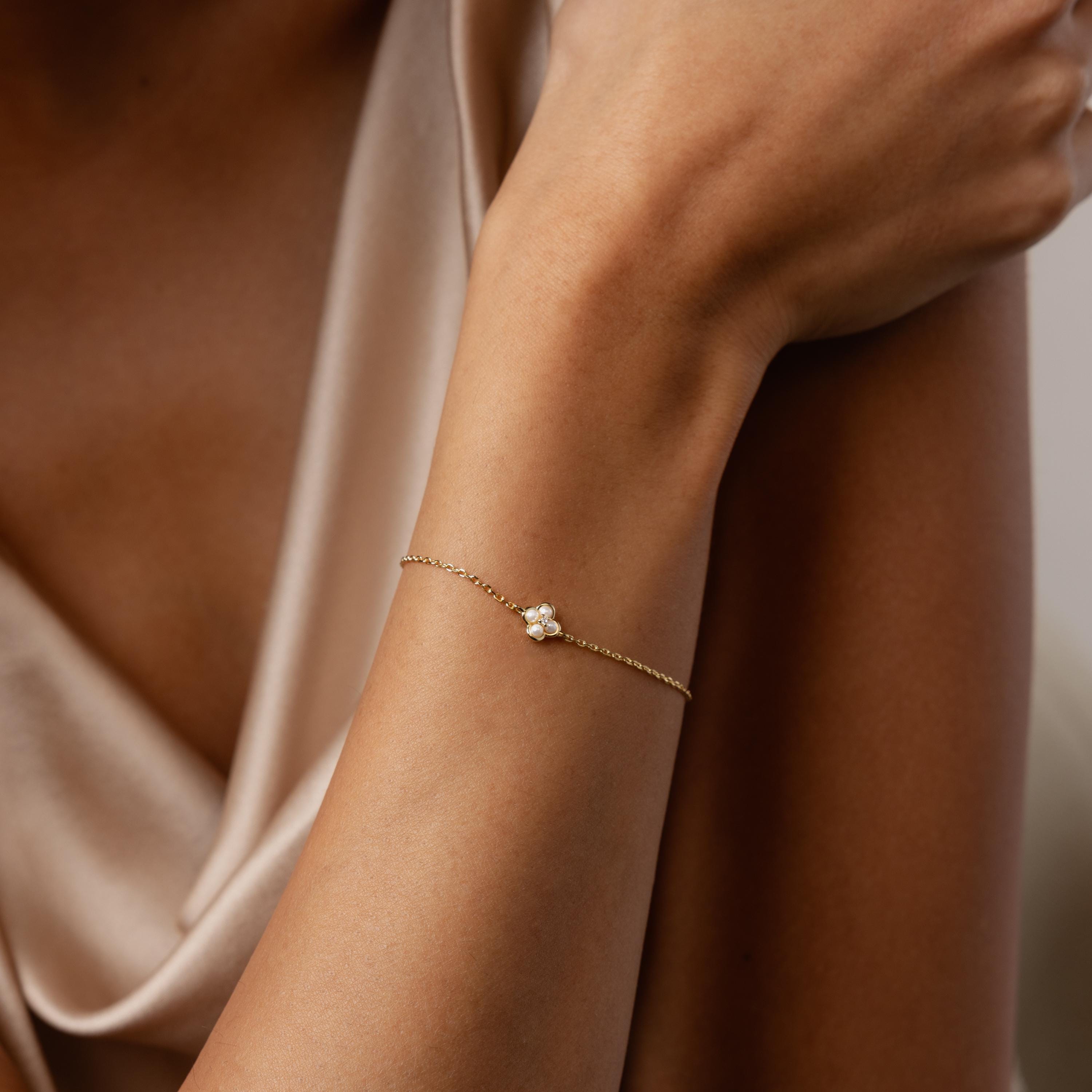 Rounded Pearl Flower Bracelet