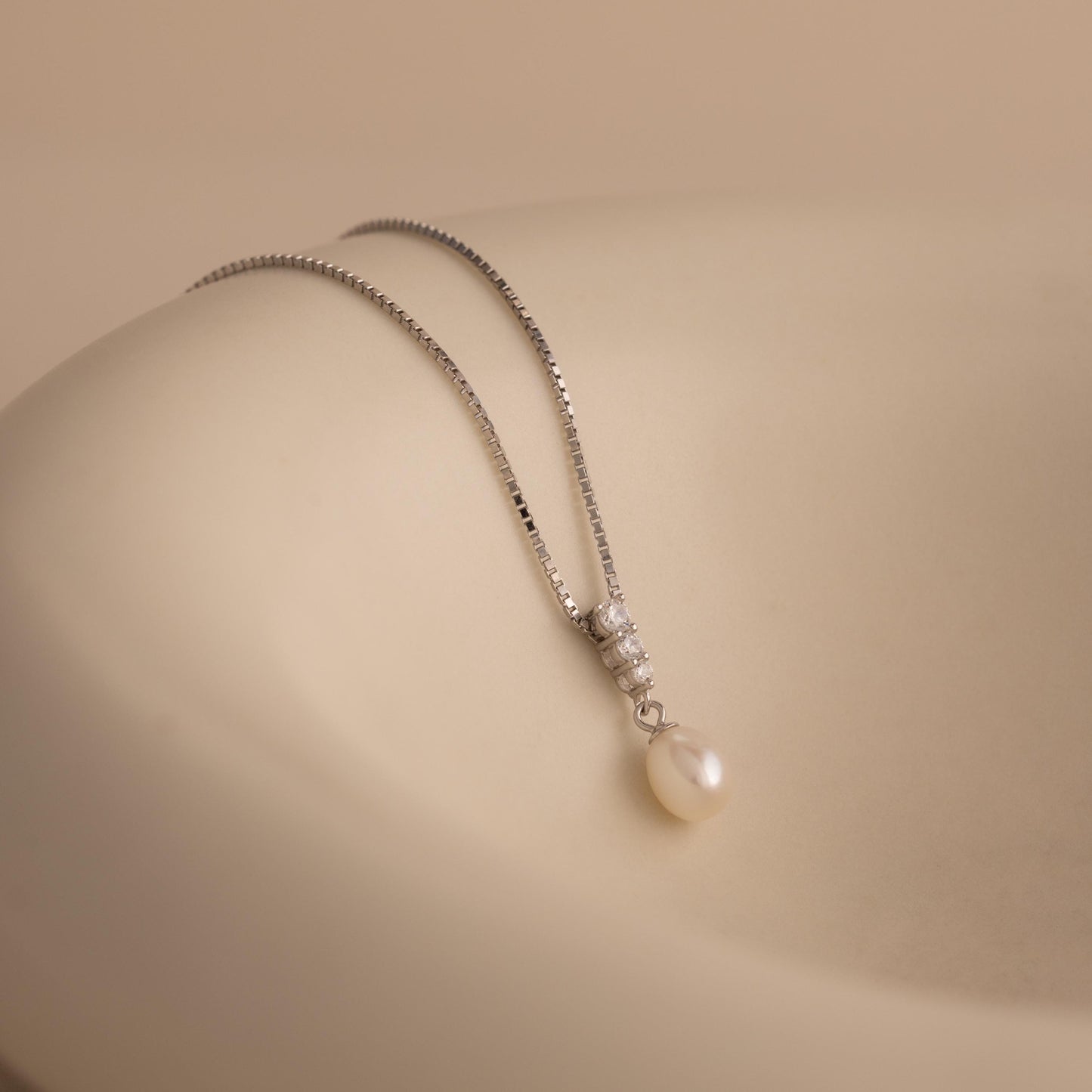 Diamond Pearl Droplet Necklace