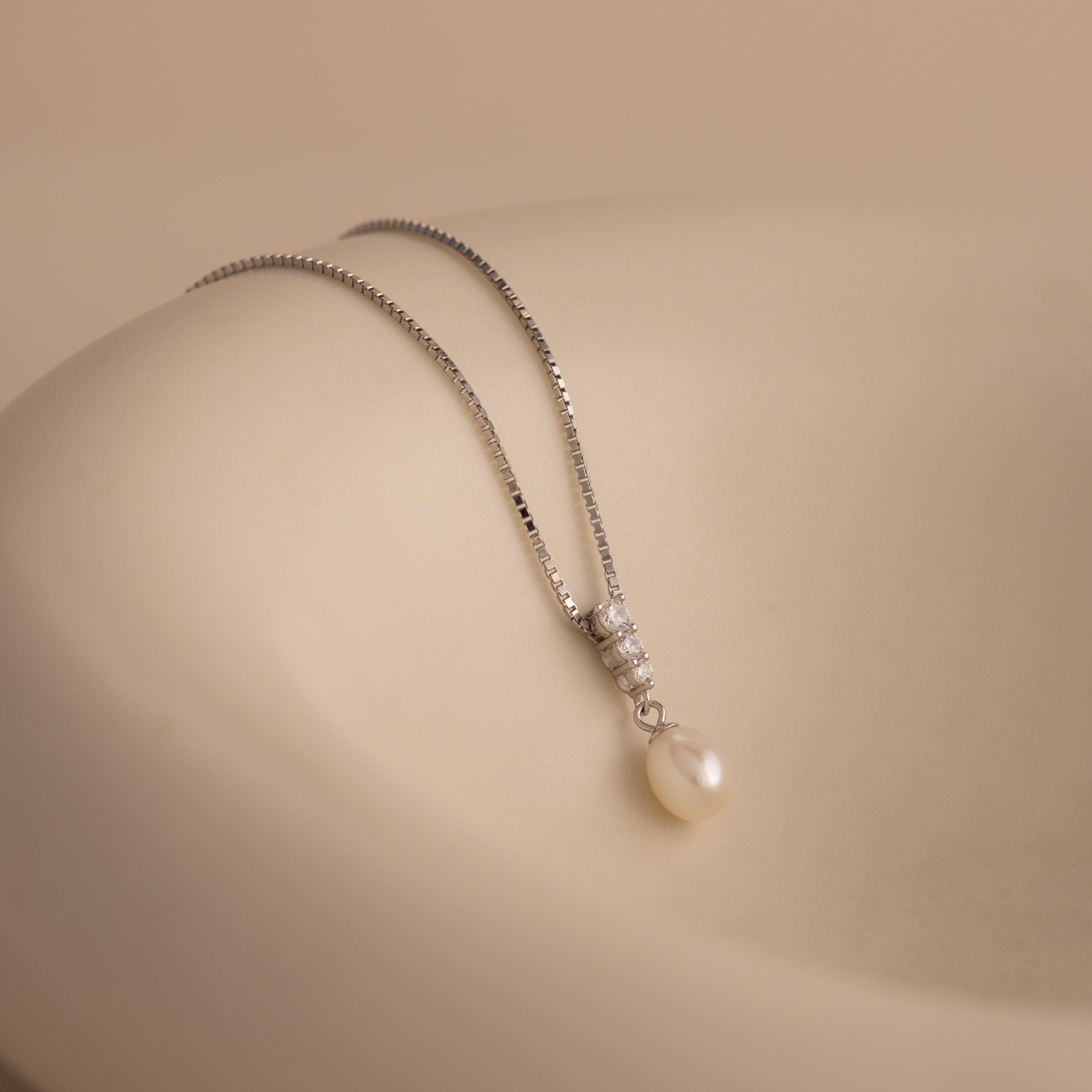 Diamond Pearl Droplet Necklace