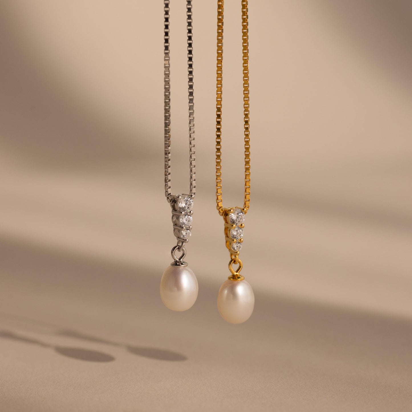 Diamond Pearl Droplet Necklace